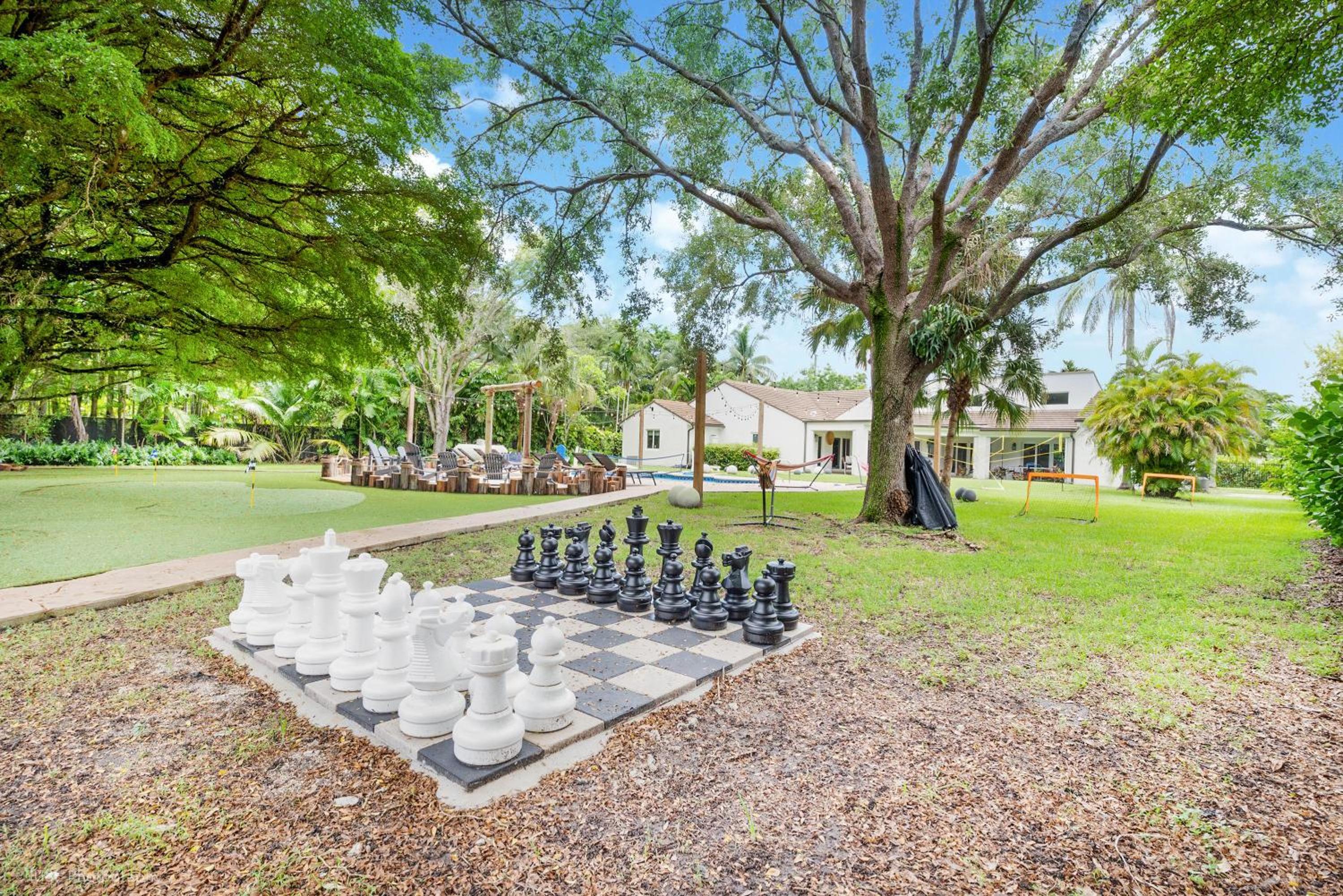Luxe Retreat with Private Beach & Pool Paradise L53