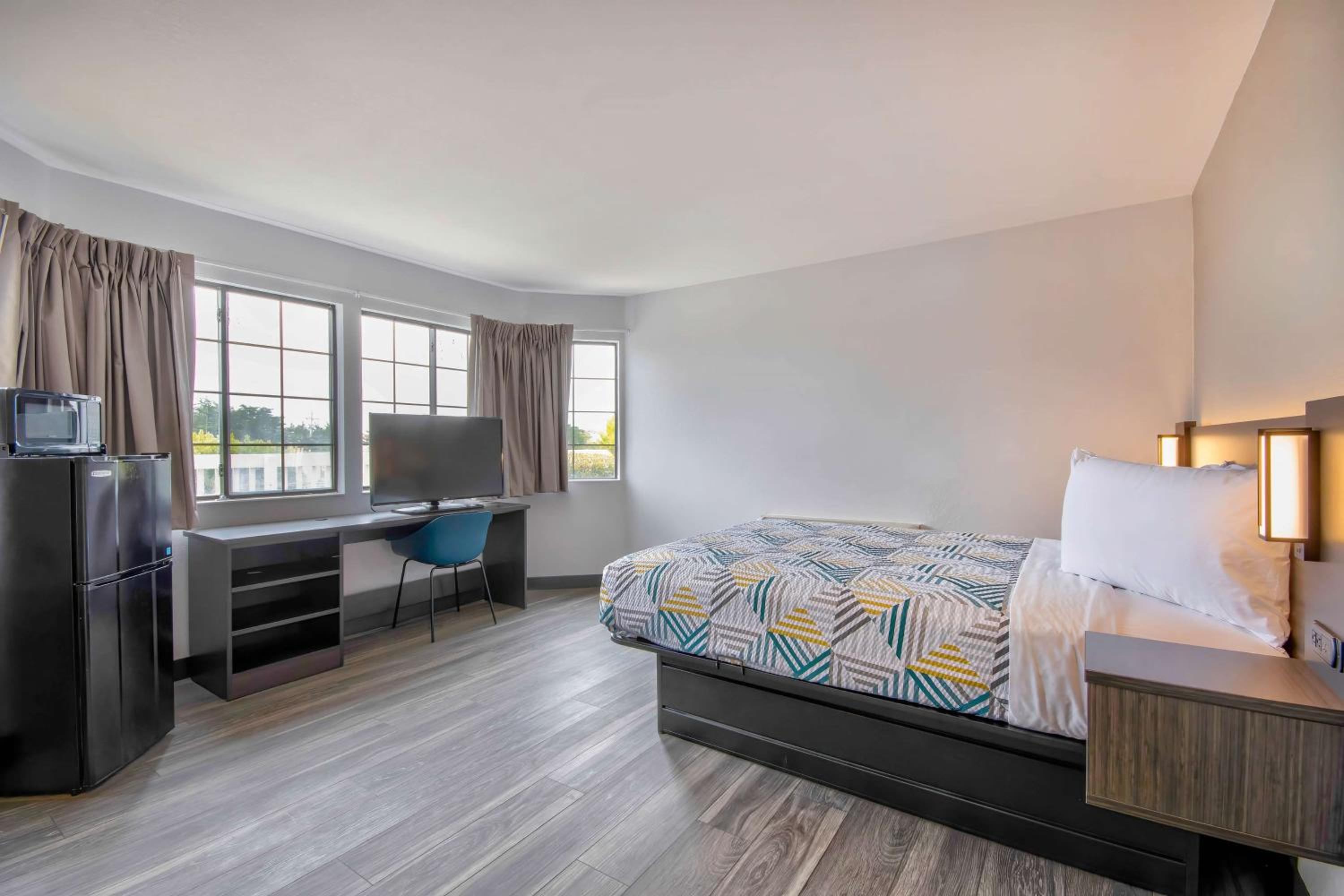 Marina Vacations - Motel 6-Marina, CA - Monterey - Property Image 4