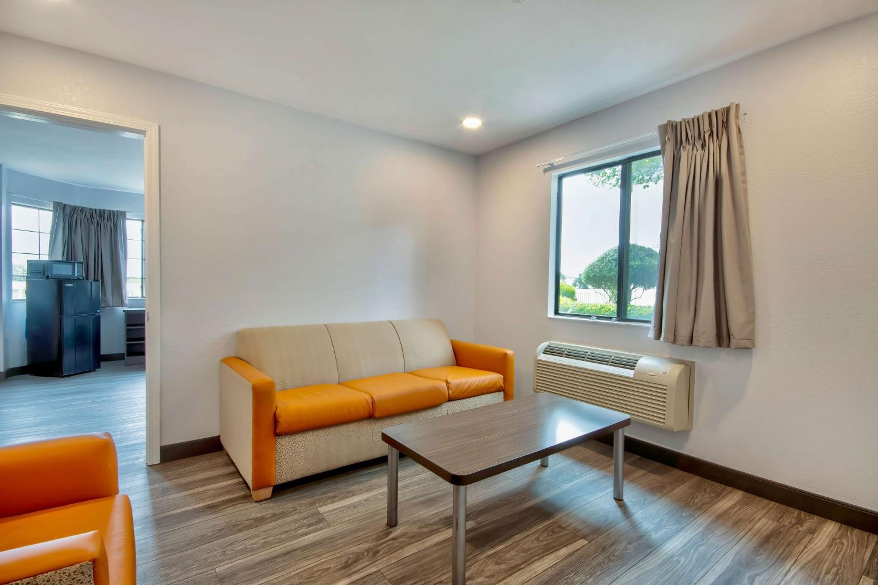 Marina Vacations - Motel 6-Marina, CA - Monterey - Property Image 3