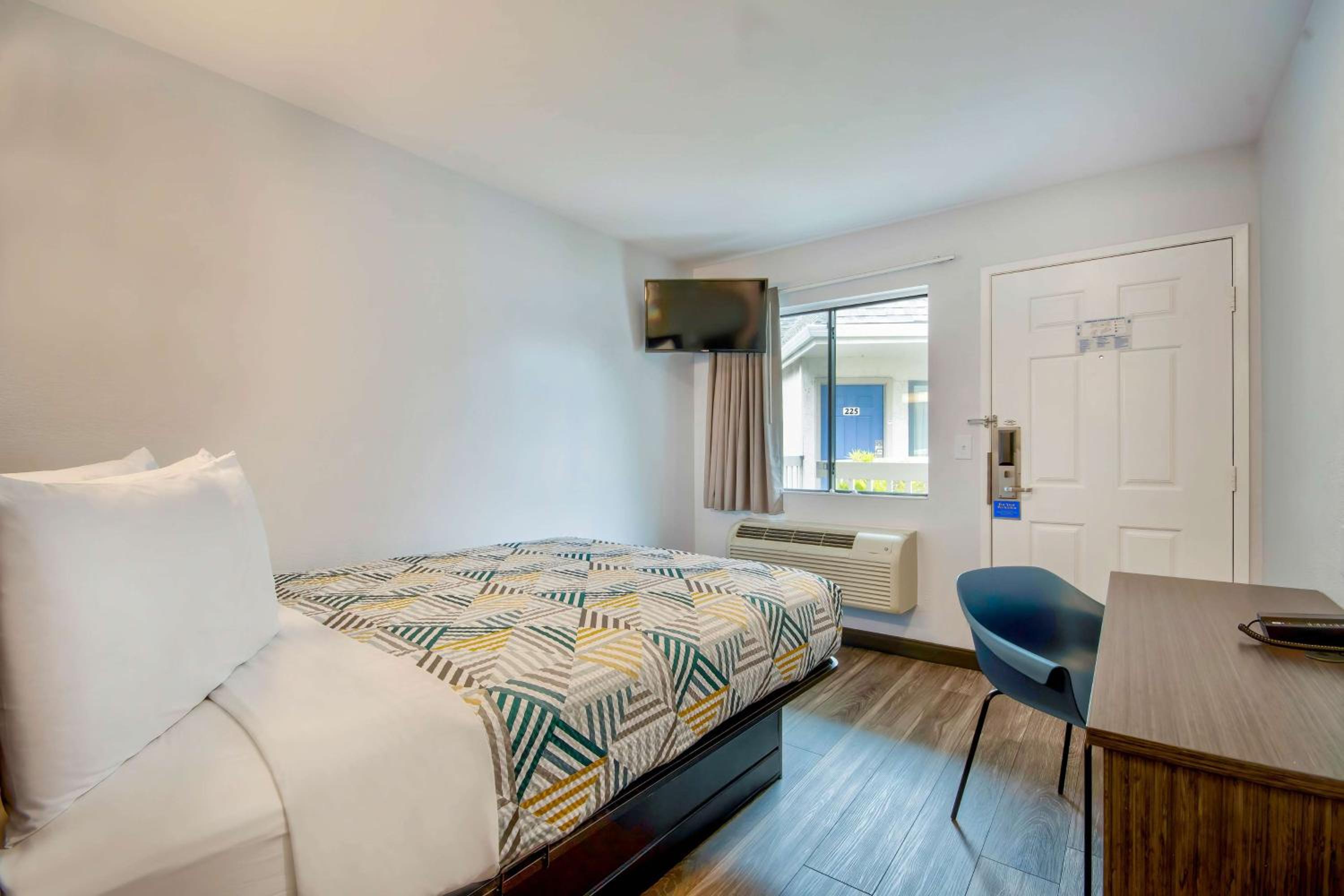 Marina Vacations - Motel 6-Marina, CA - Monterey - Property Image 5