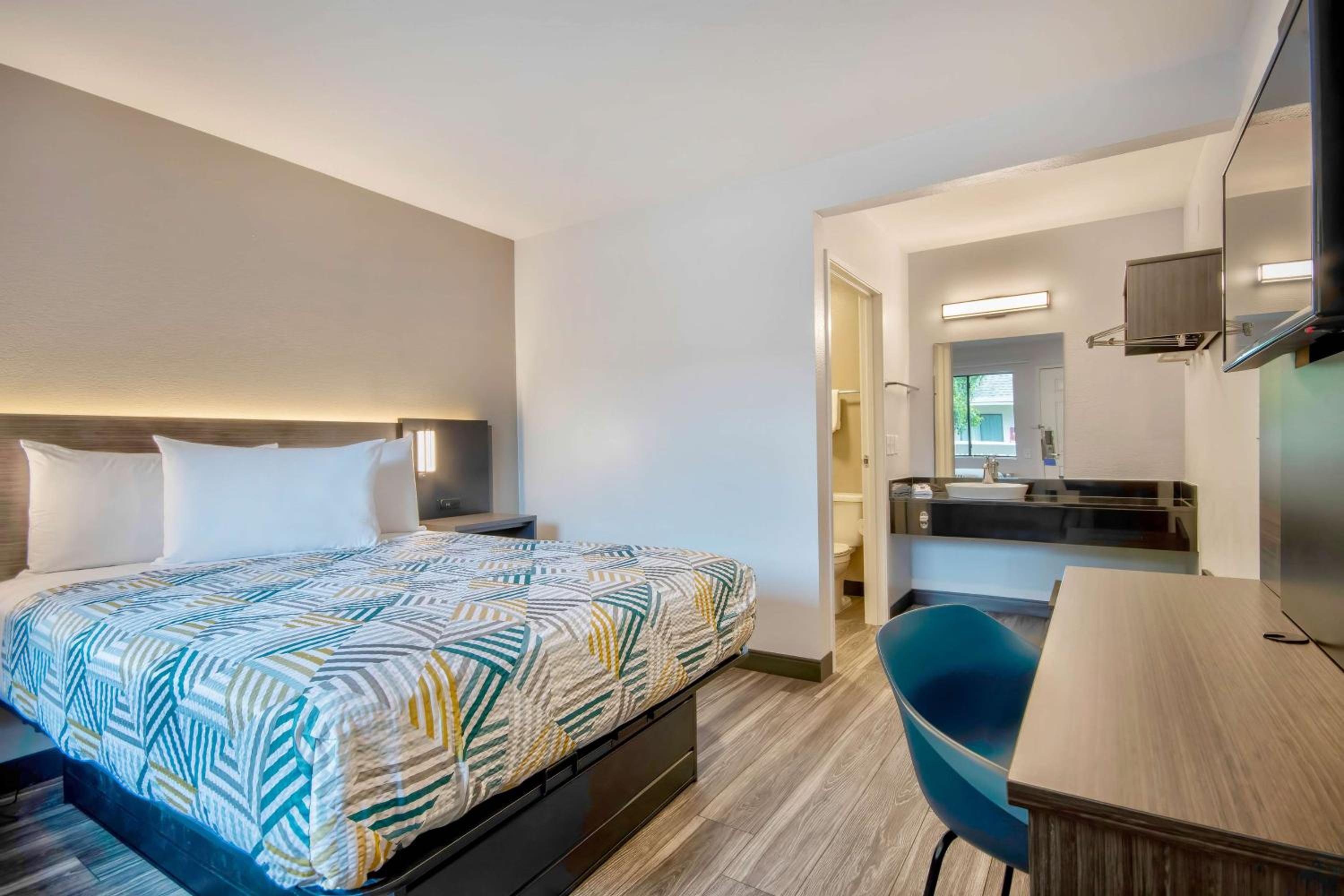 Marina Vacations - Motel 6-Marina, CA - Monterey - Property Image 7
