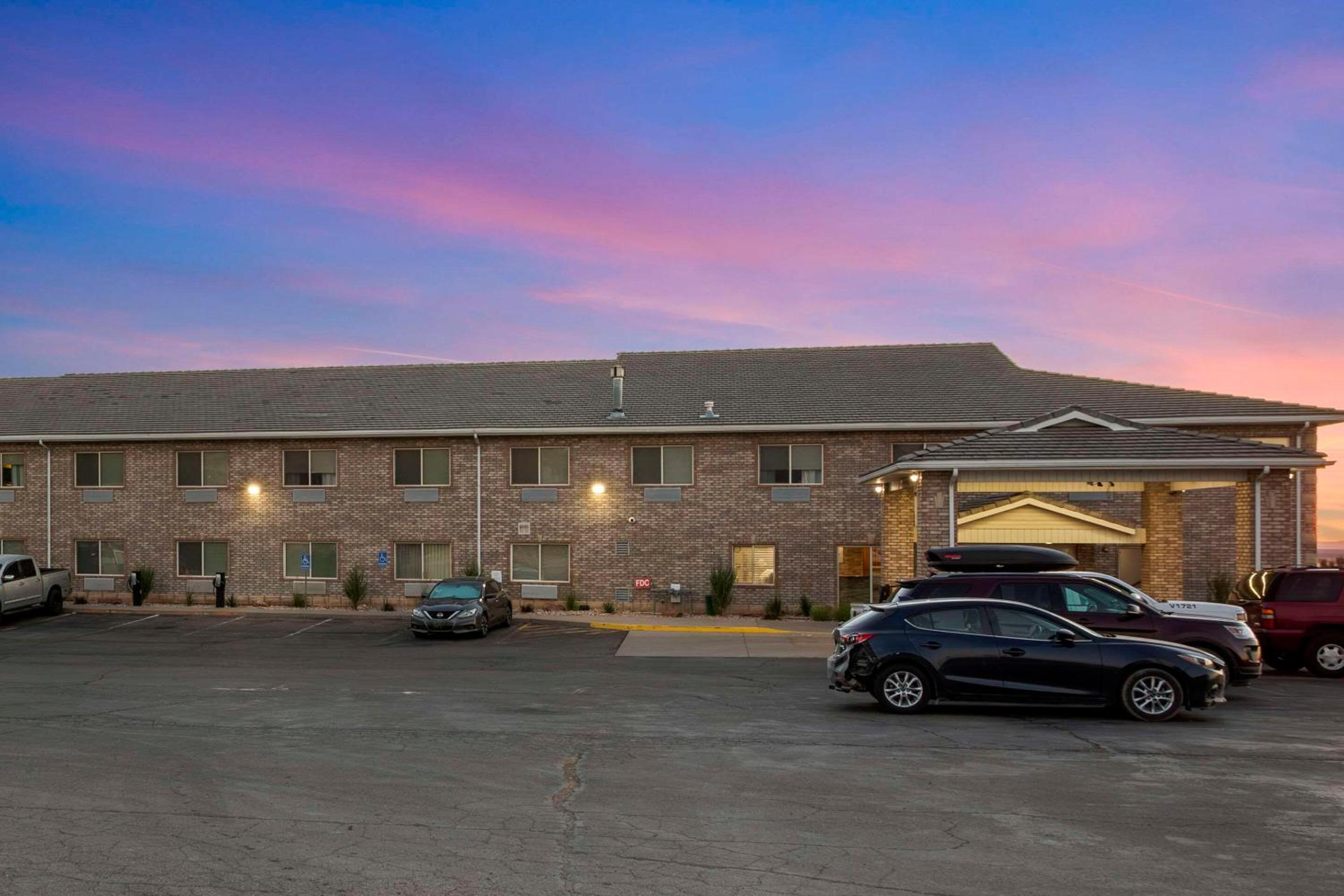 Richfield Vacations - Quality Inn  Suites Fillmore I-15 - Property Image 4