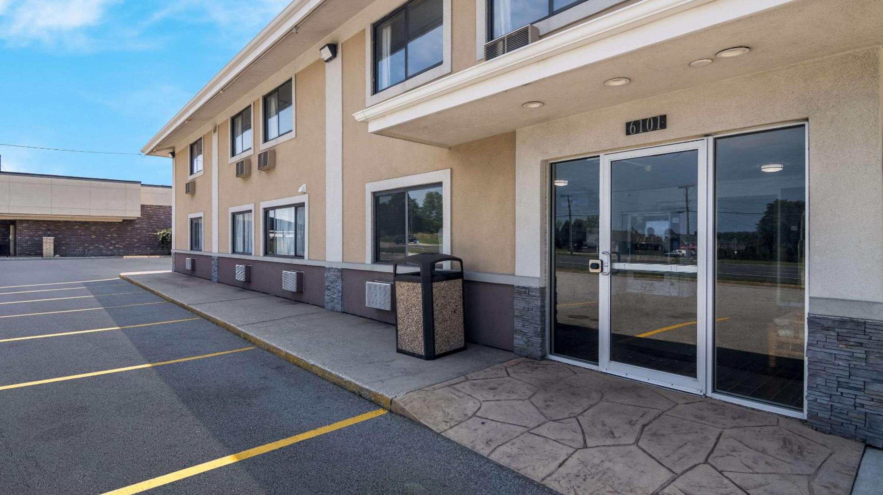 Econo Lodge Portage, Photo 21