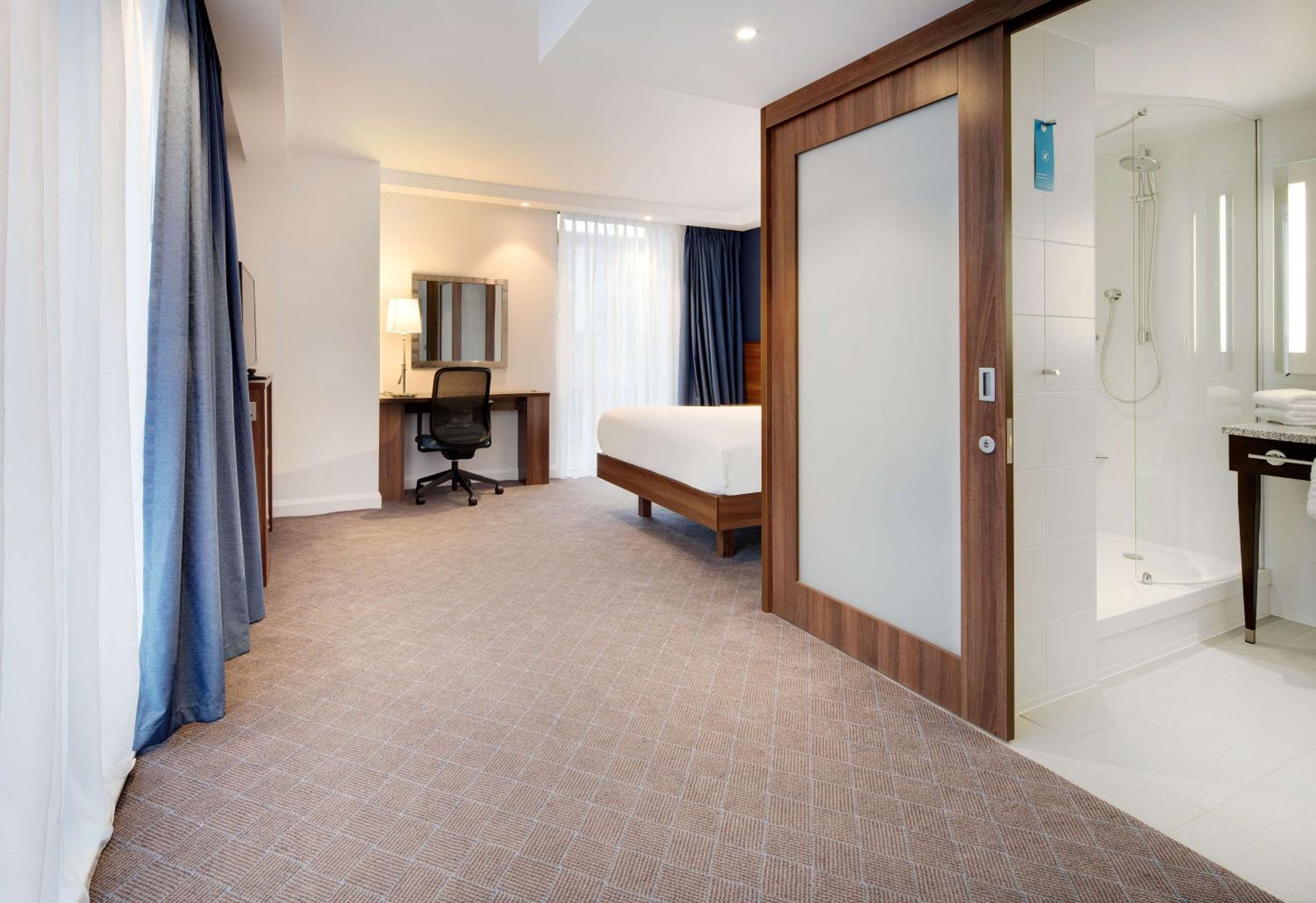 Dundee Vacations - Hampton by Hilton Dundee City Centre - Property Image 1