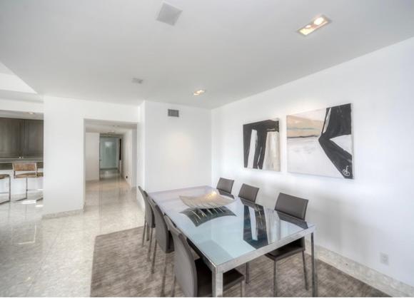 LA City View Huge Hollywood Penthouse