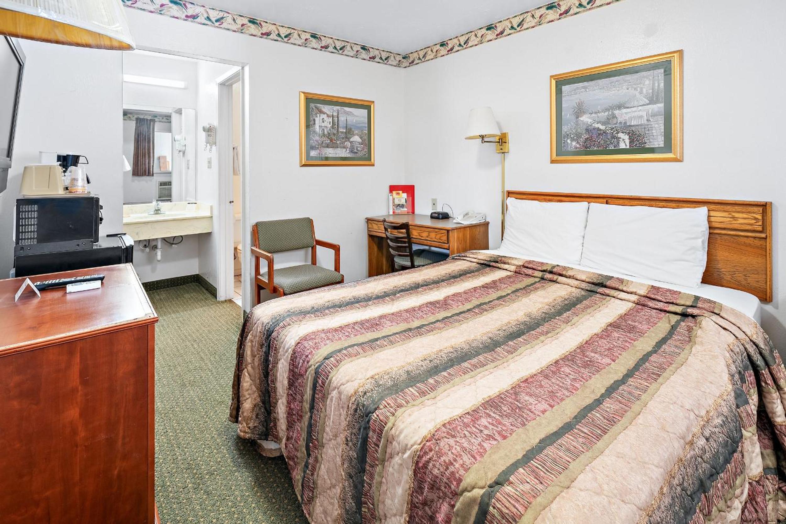 Friendship Inn Hotel view 5