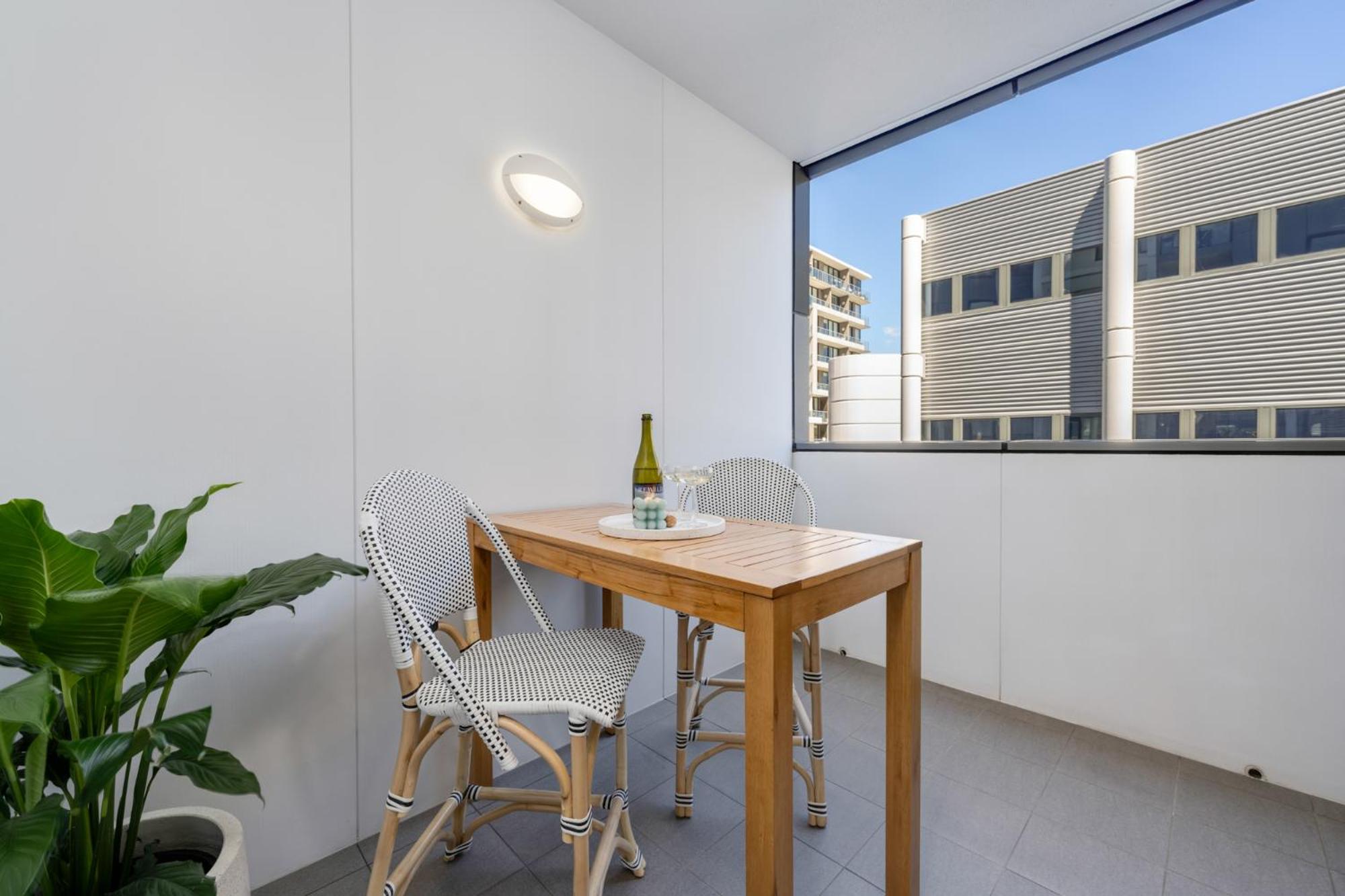 Beach Petite -CBD -Parking Options
