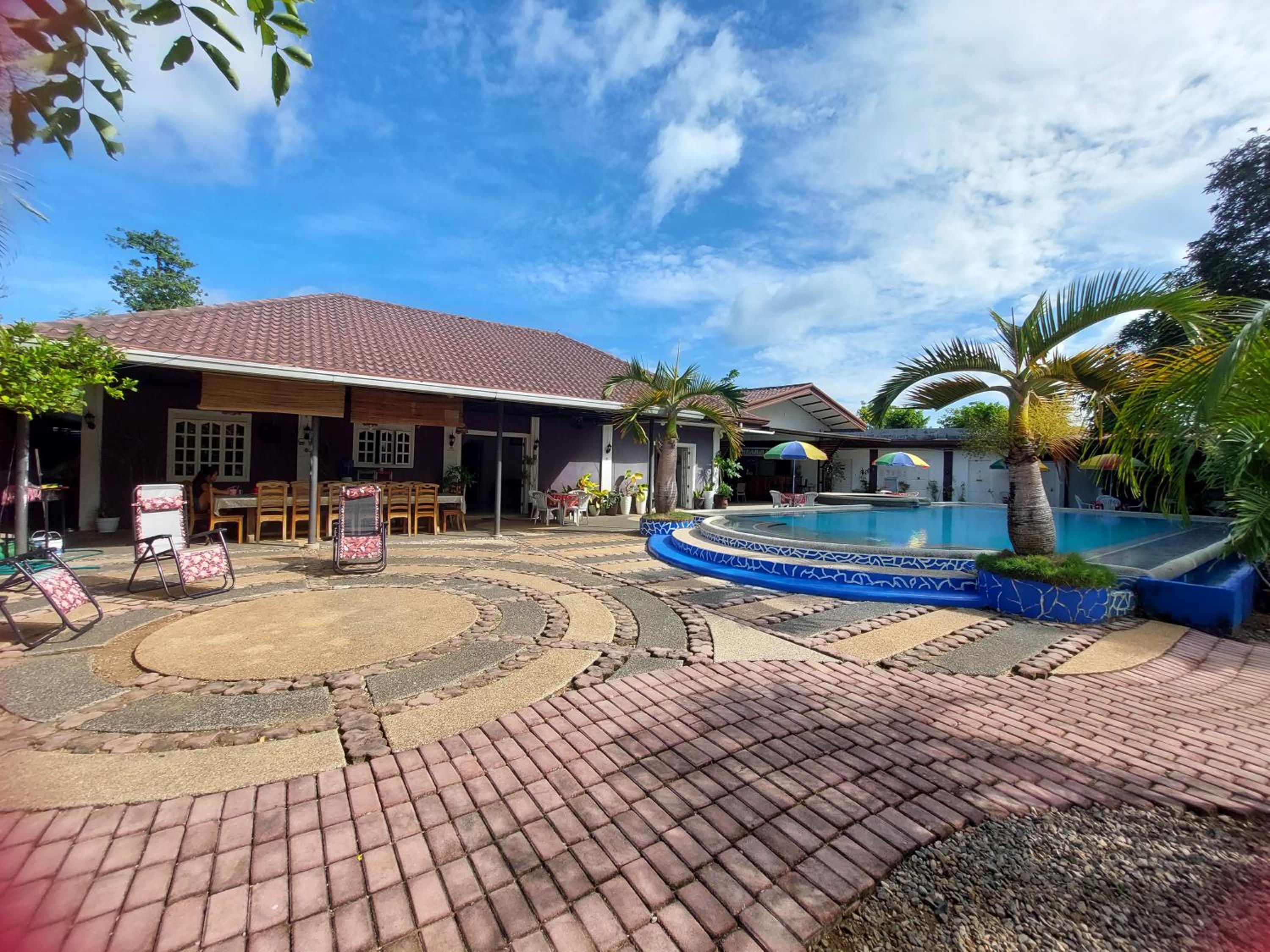 Ice Bear Bar & Tourist Inn view 2