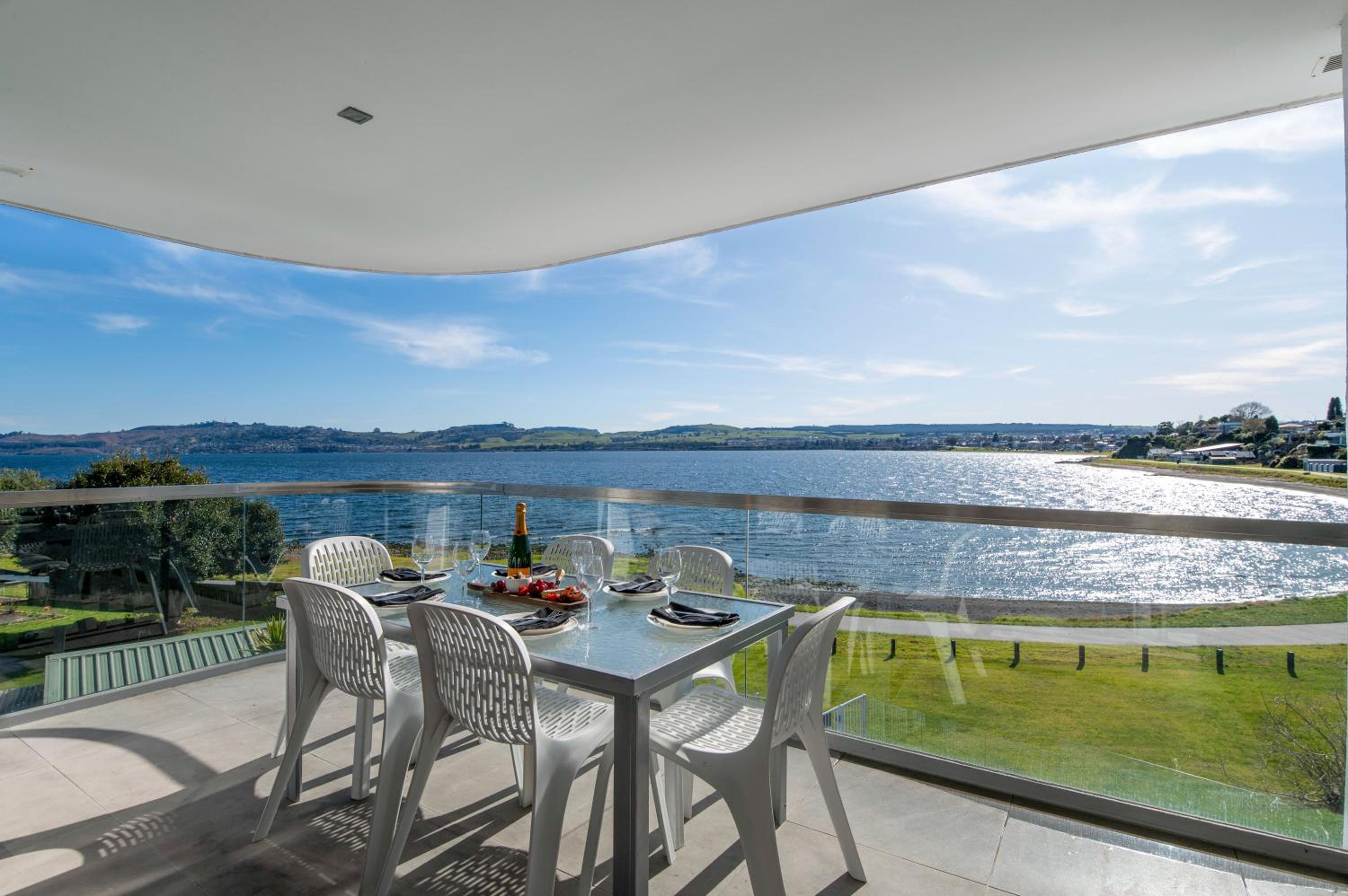 Waimahana Apartment 8