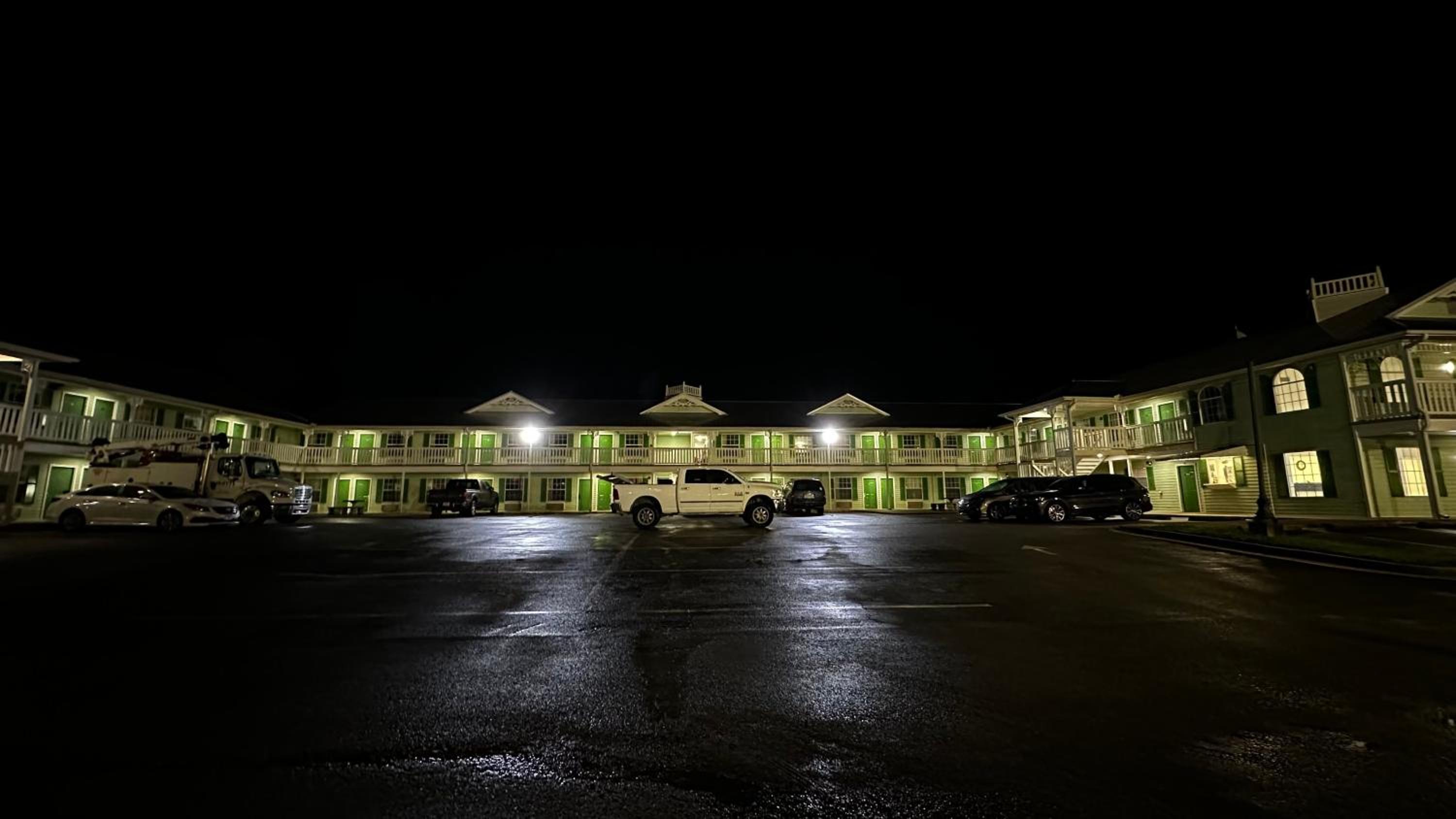 Key West Inn - Chatsworth