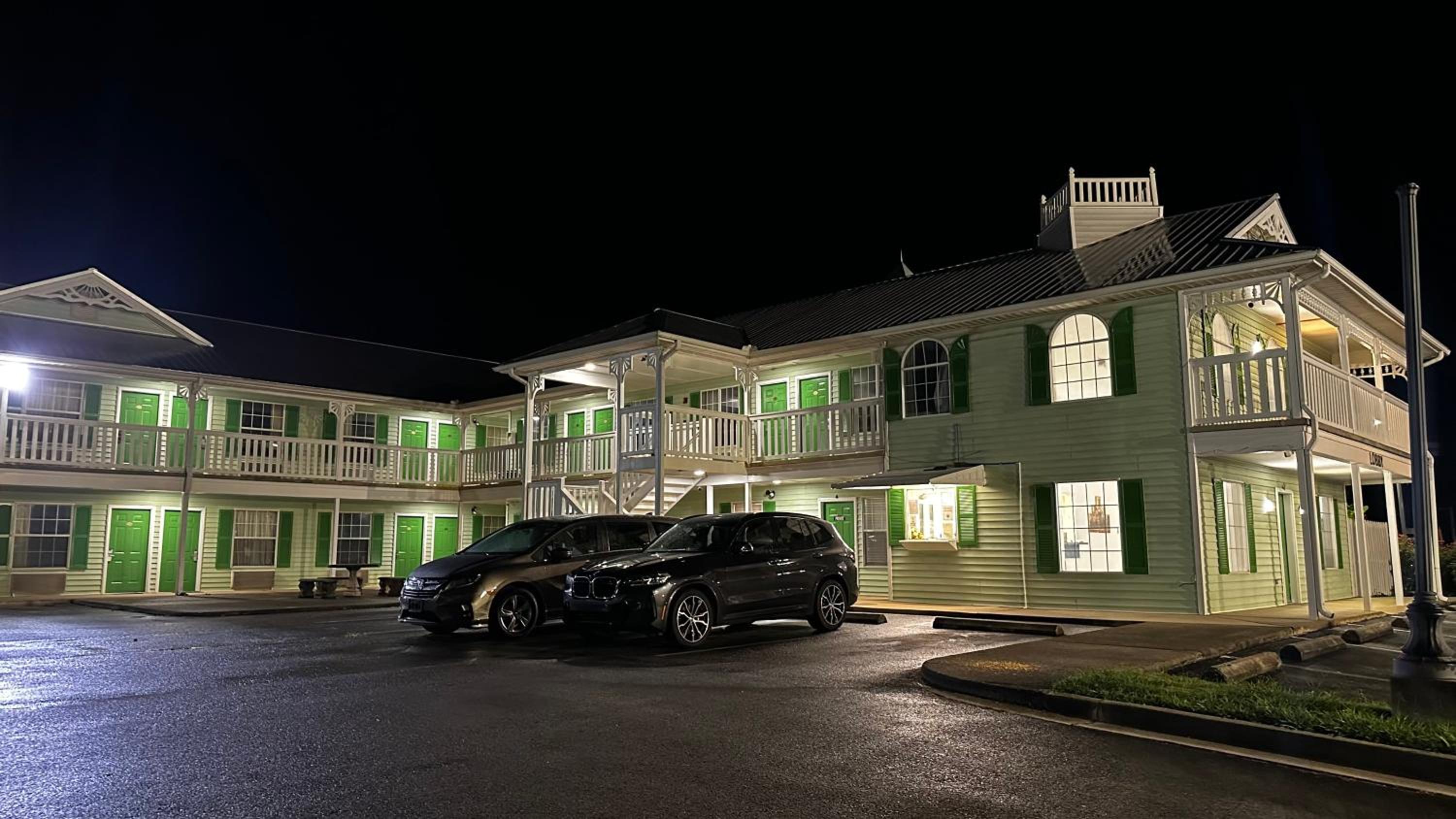 Key West Inn - Chatsworth