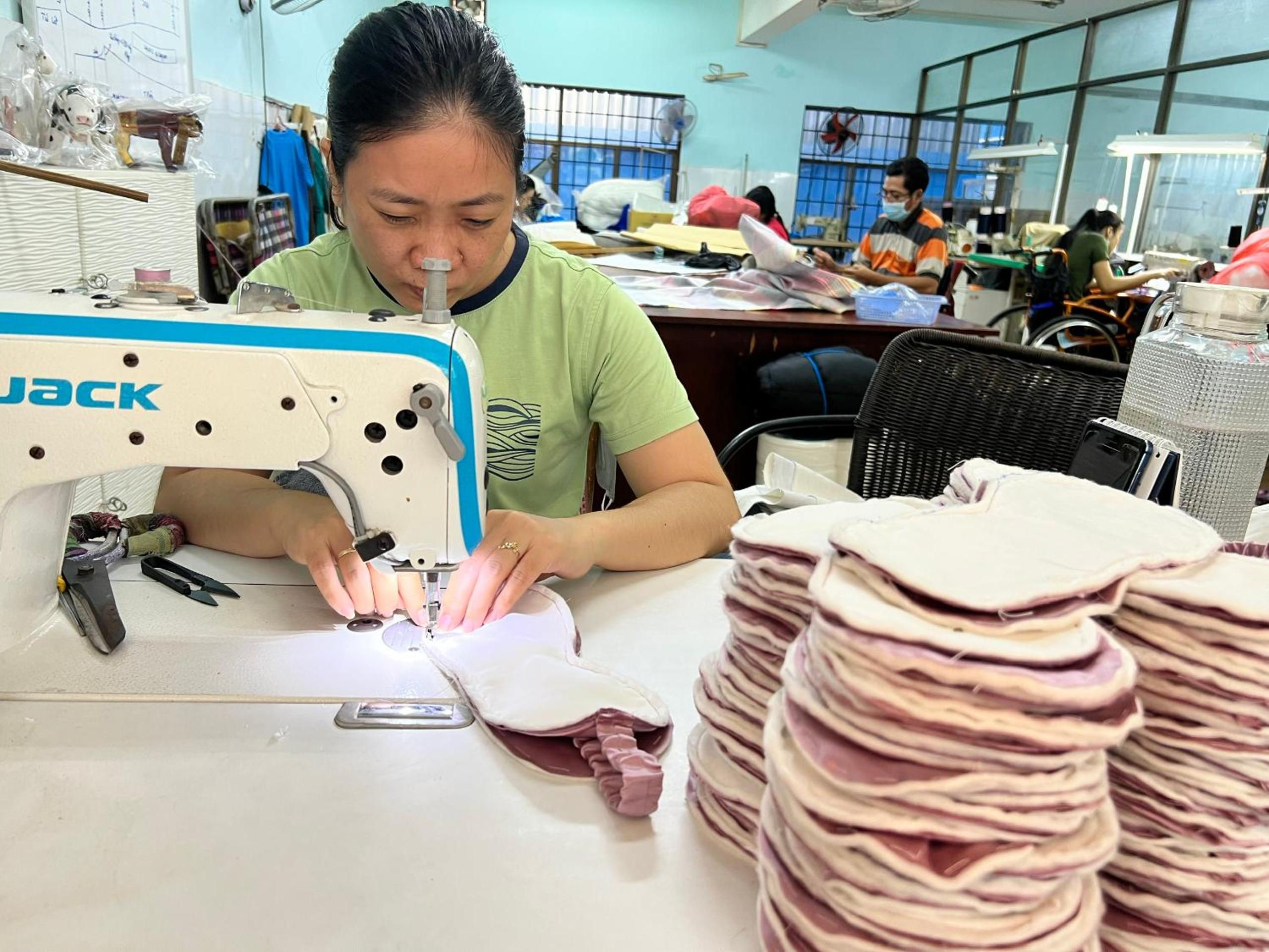 Nhà Khách Làng May Mắn - Village Chance