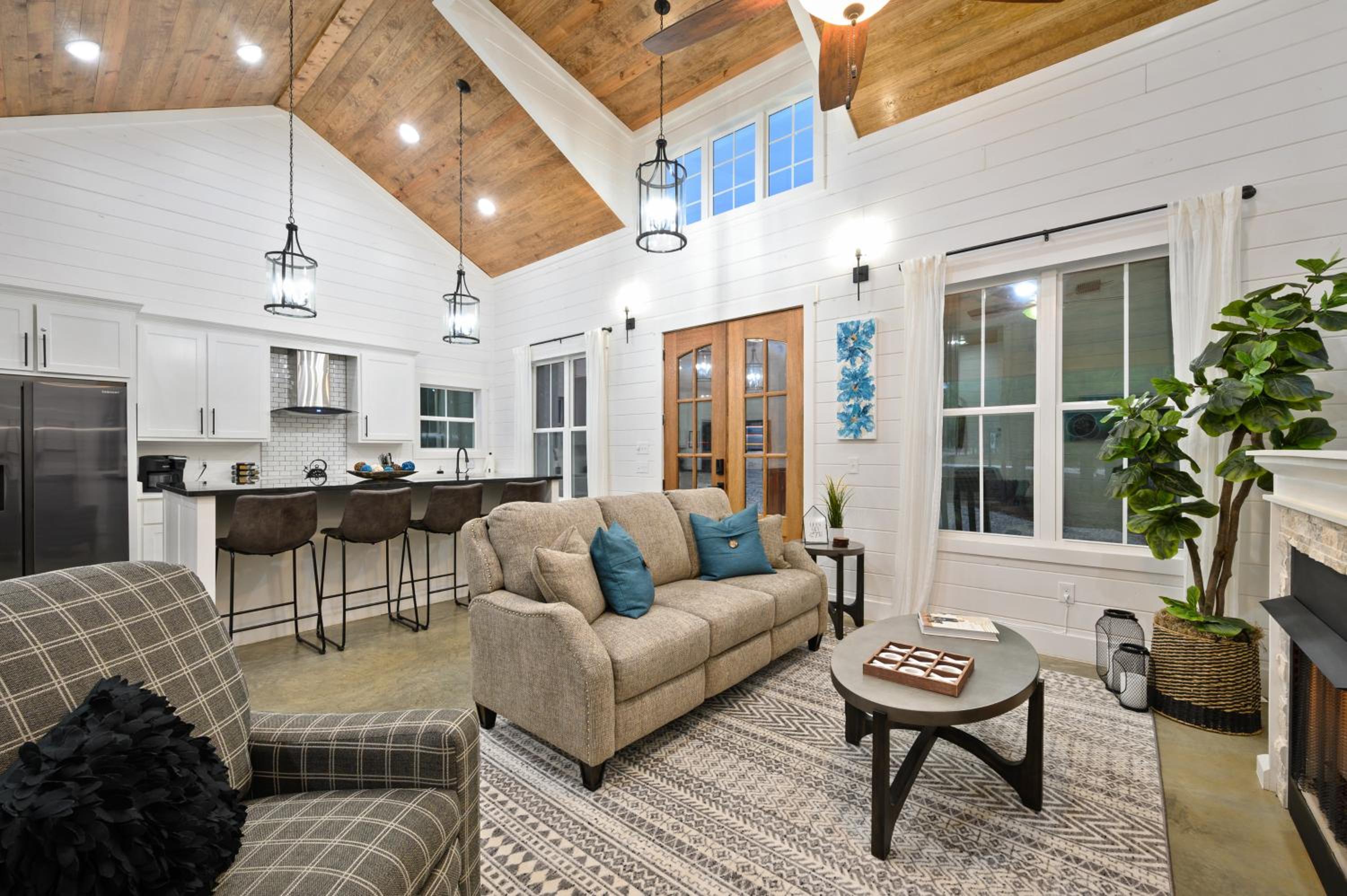 Bella Luna Cabin - Cozy Farmhouse Cabin, Private Deck, Swing Set, Fire Pit, Hot Tub view 5
