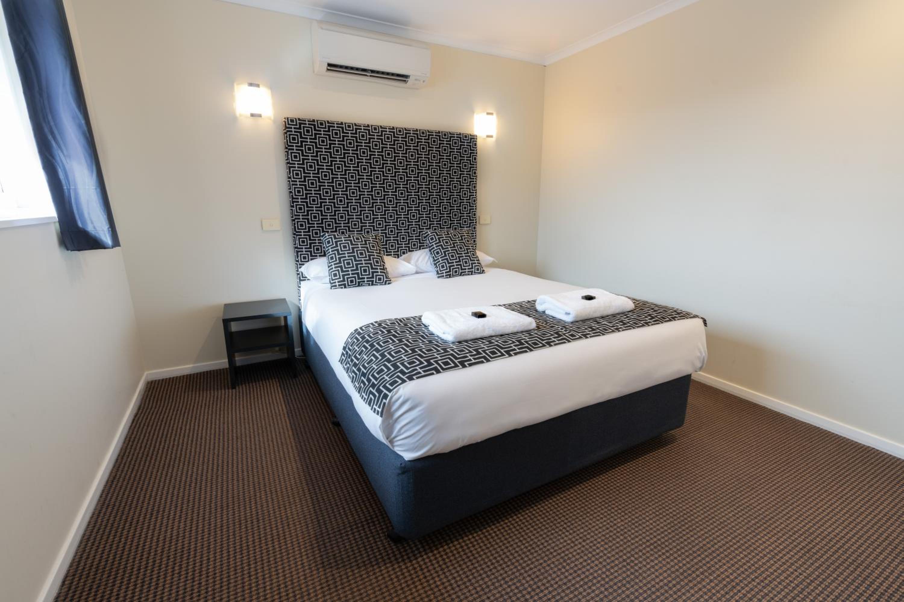 Sovereign Park Motor Inn