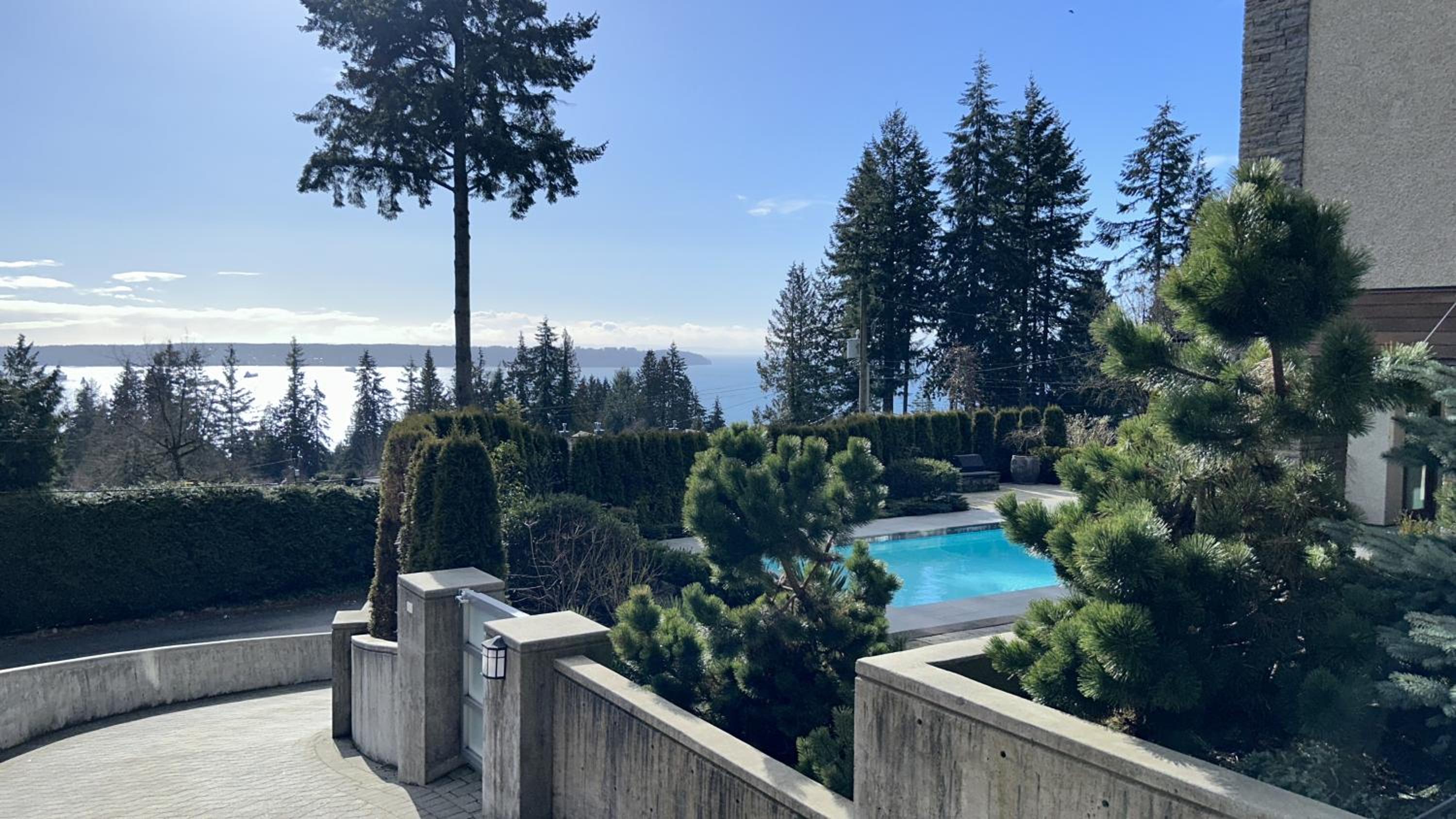 Luxury accomodation in West Vancouver