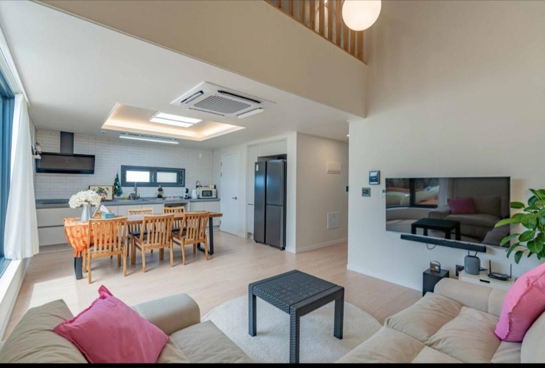 Jois House