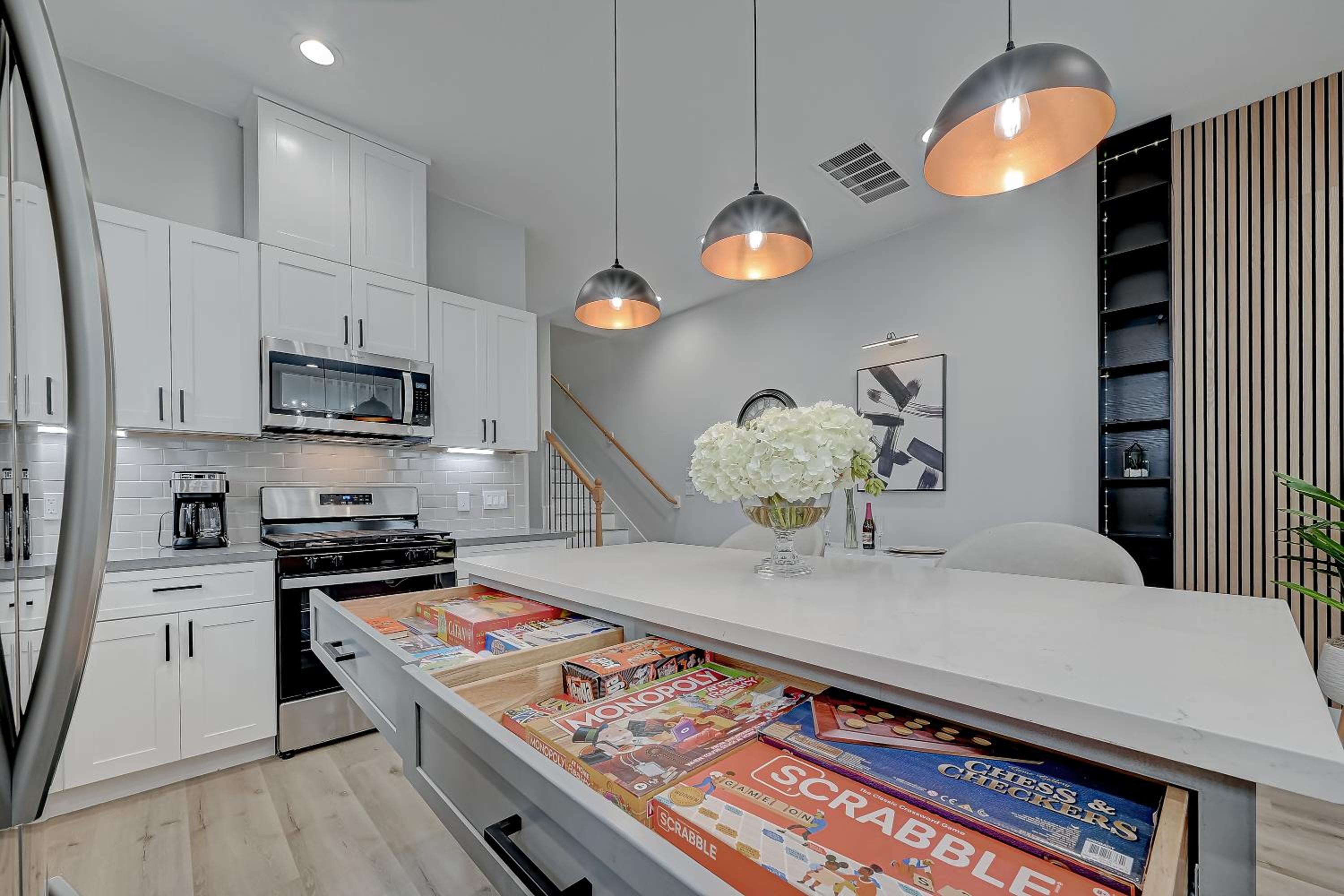 Elegant 3BR Haven- Games, Luxury & Lush Garden view 2