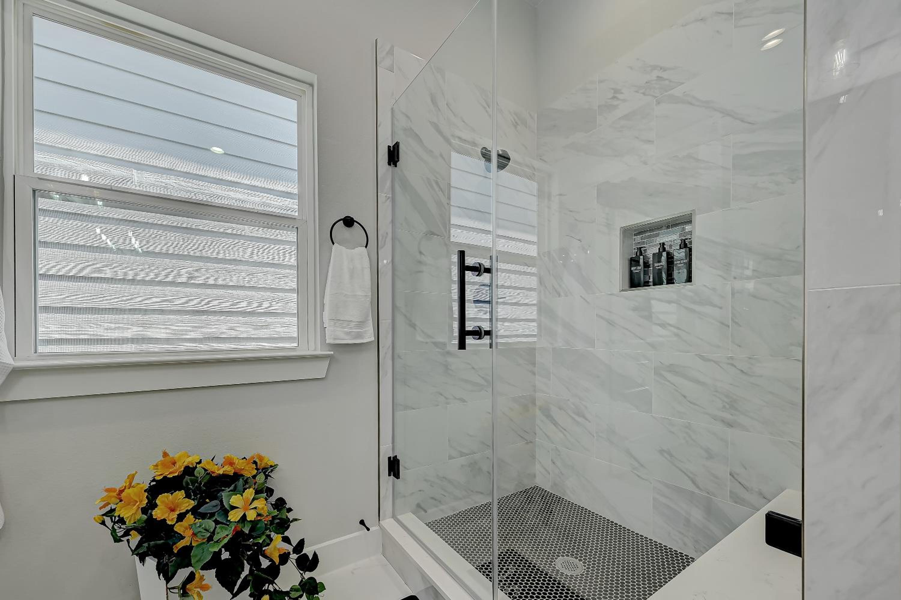Elegant 3BR Haven- Games, Luxury & Lush Garden view 4