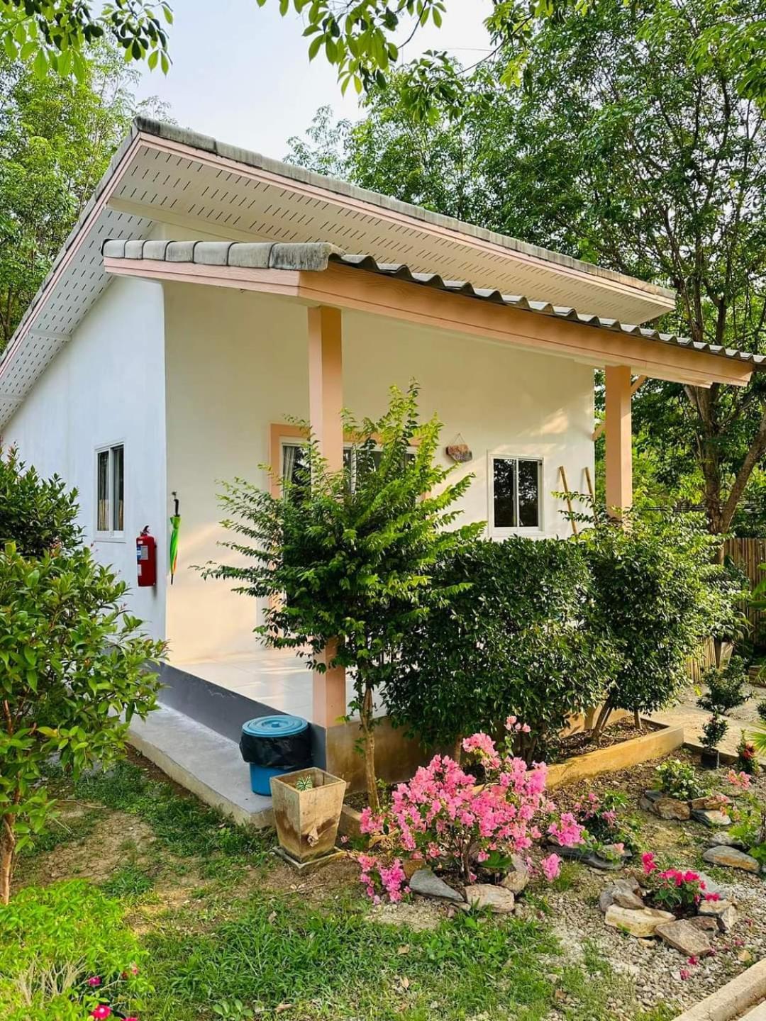 Enda Lanta Bungalows view 5