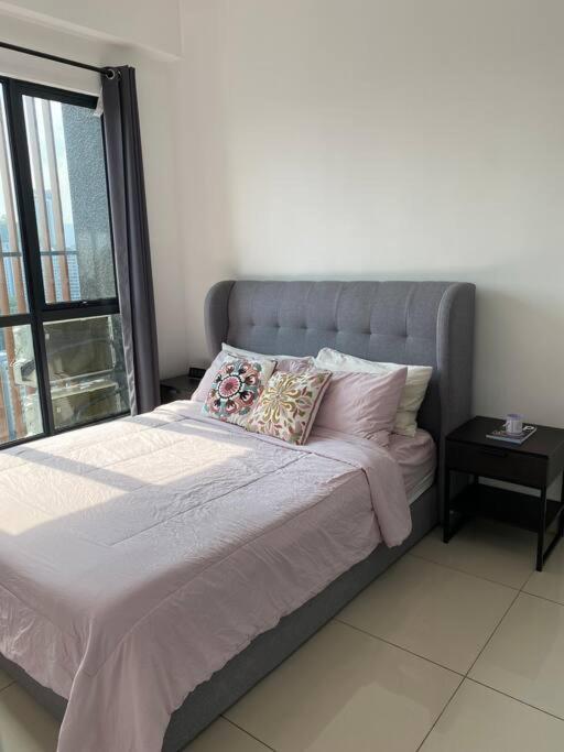 Netflix,Sauna,Jacuzzi,Karoke,Cat Friendly