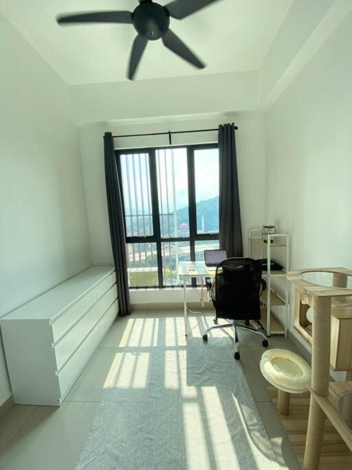 Netflix,Sauna,Jacuzzi,Karoke,Cat Friendly