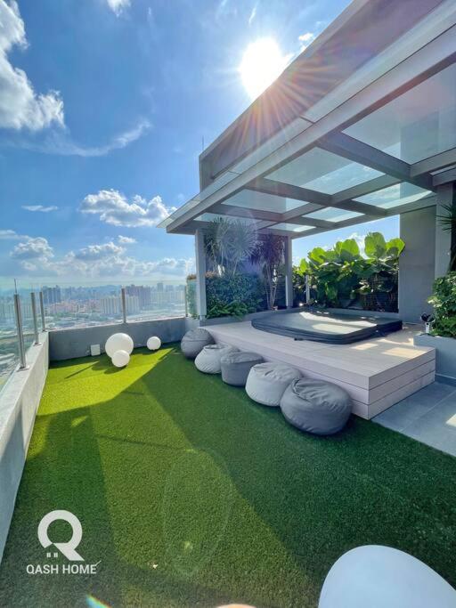 Netflix,Sauna,Jacuzzi,Karoke,Cat Friendly