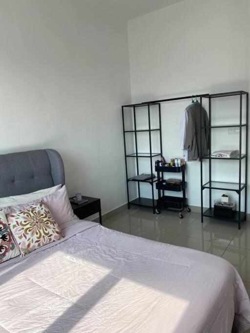Netflix,Sauna,Jacuzzi,Karoke,Cat Friendly