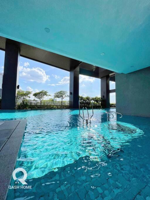 Netflix,Sauna,Jacuzzi,Karoke,Cat Friendly