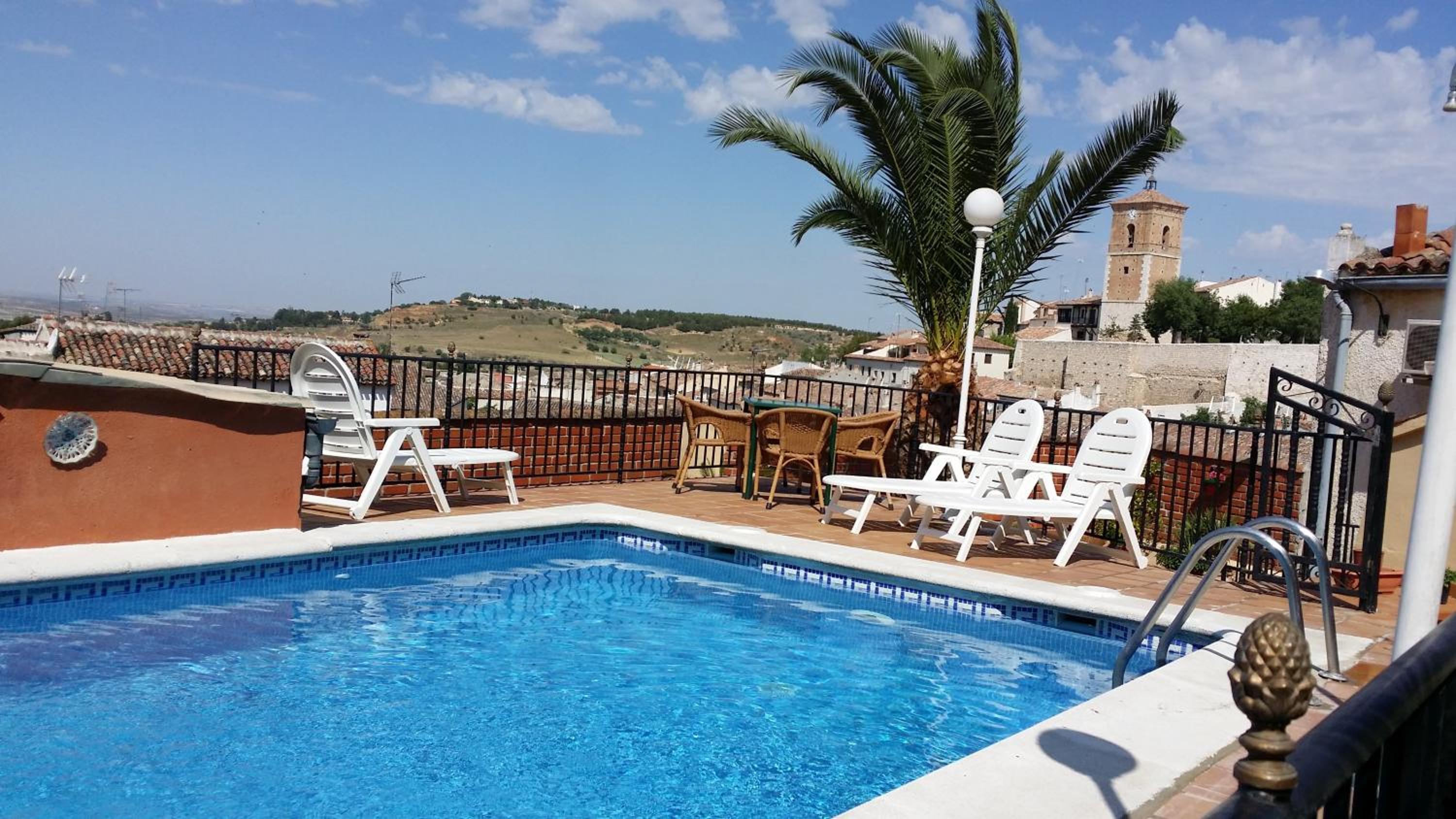 Hostal Chinchon view 2