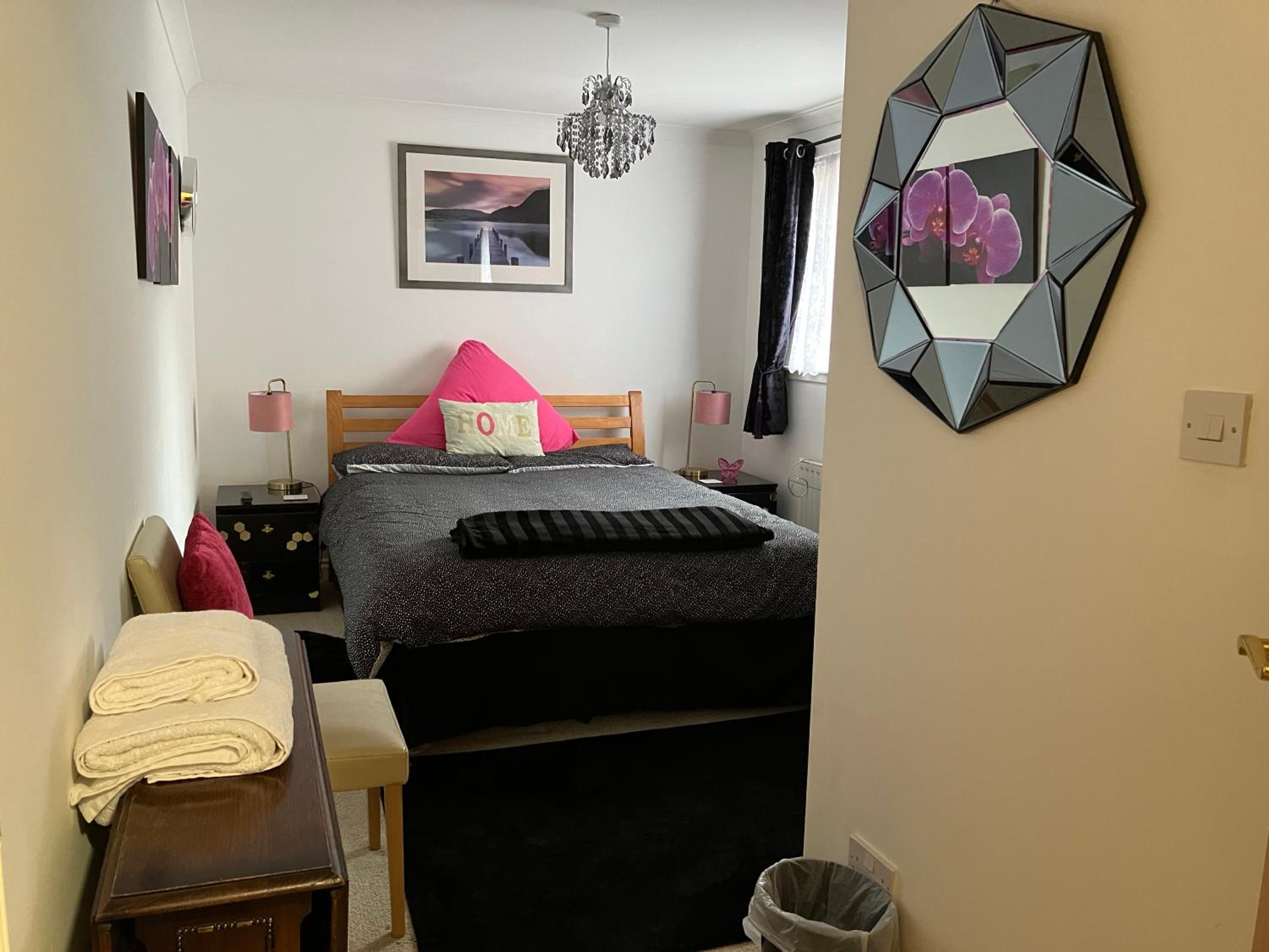 Dundee City Waterfront, 2 Bedroom 2 Bathroom Apartment - Parking and WIFI, short walk to V and A, Bus & Train Stations view 5