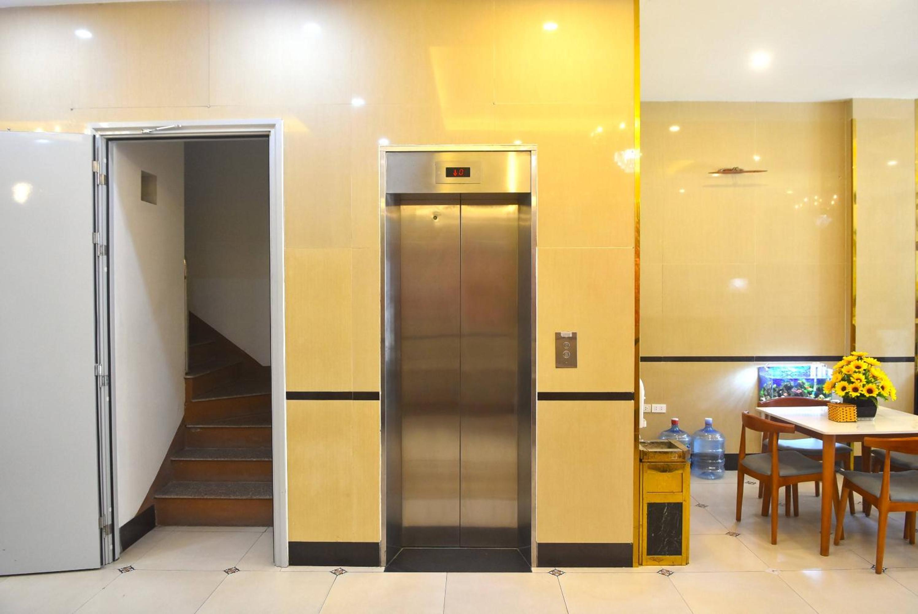 Lobby & Reception