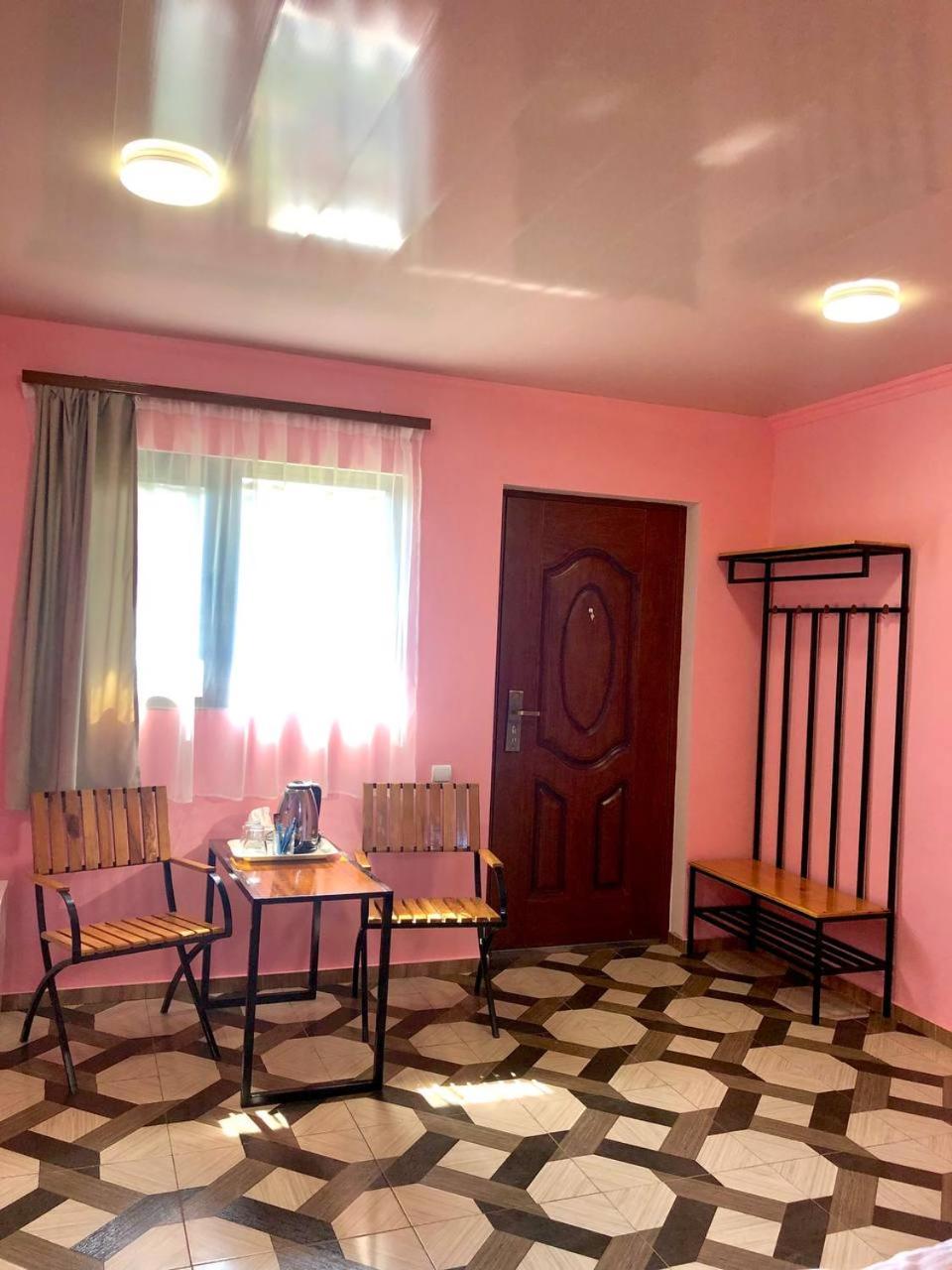 VaLiVa Sanahin Guest House