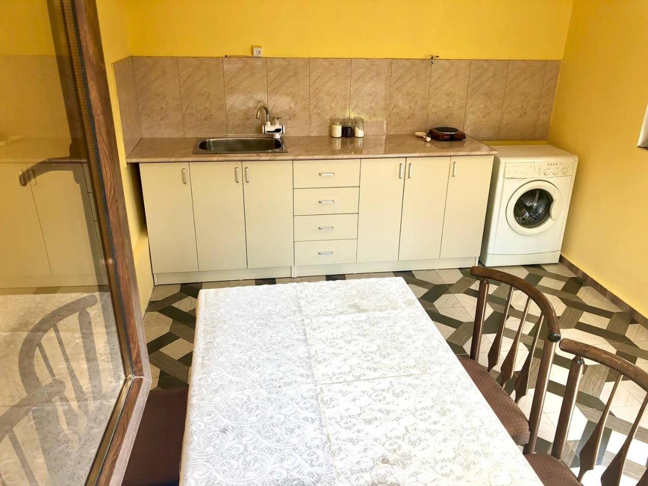 VaLiVa Sanahin Guest House
