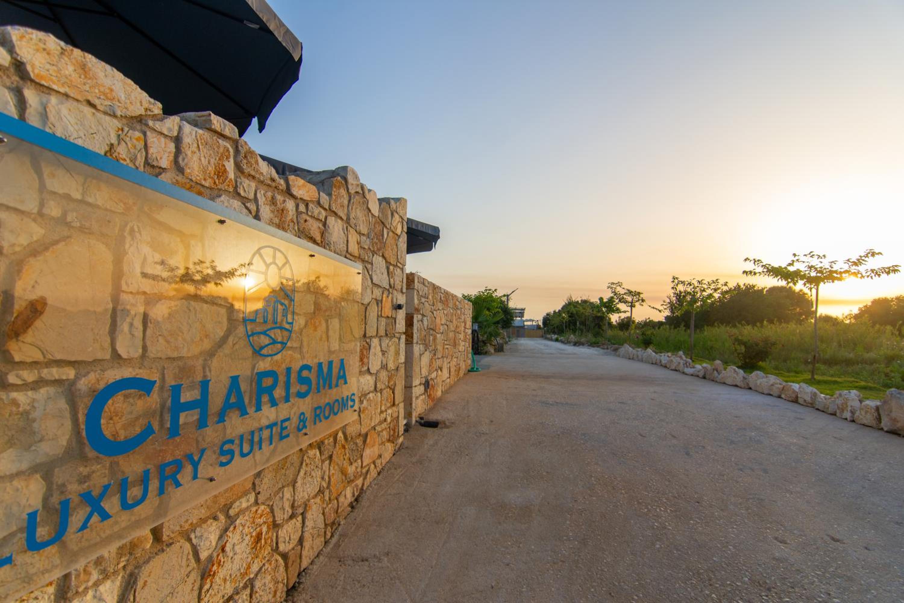 Hotel Charisma Luxury Suite & Rooms - Image 1