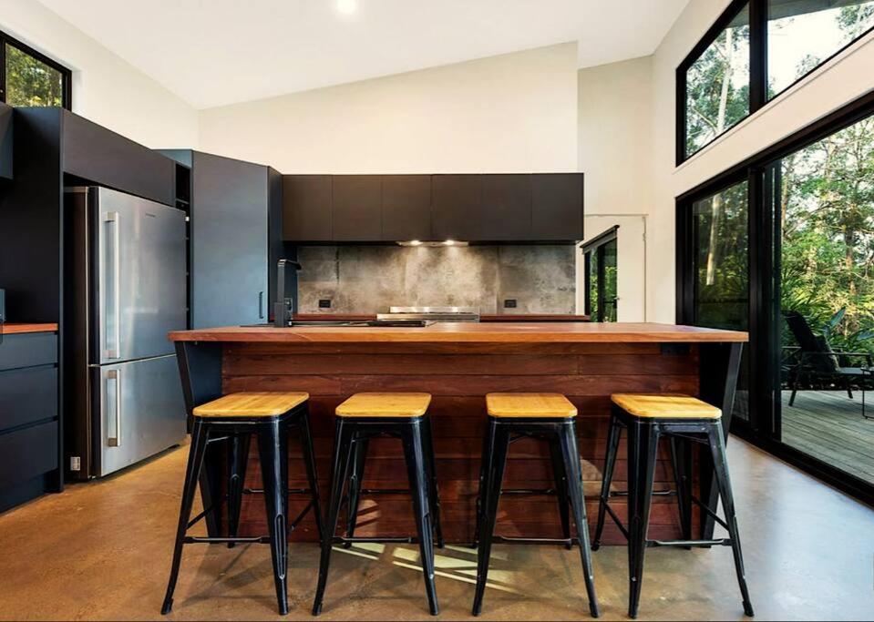 Hunchy Escape - Hinterland Pet Friendly!