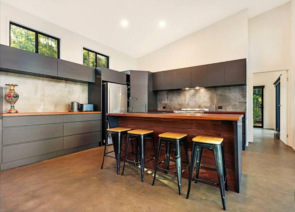 Hunchy Escape - Hinterland Pet Friendly!