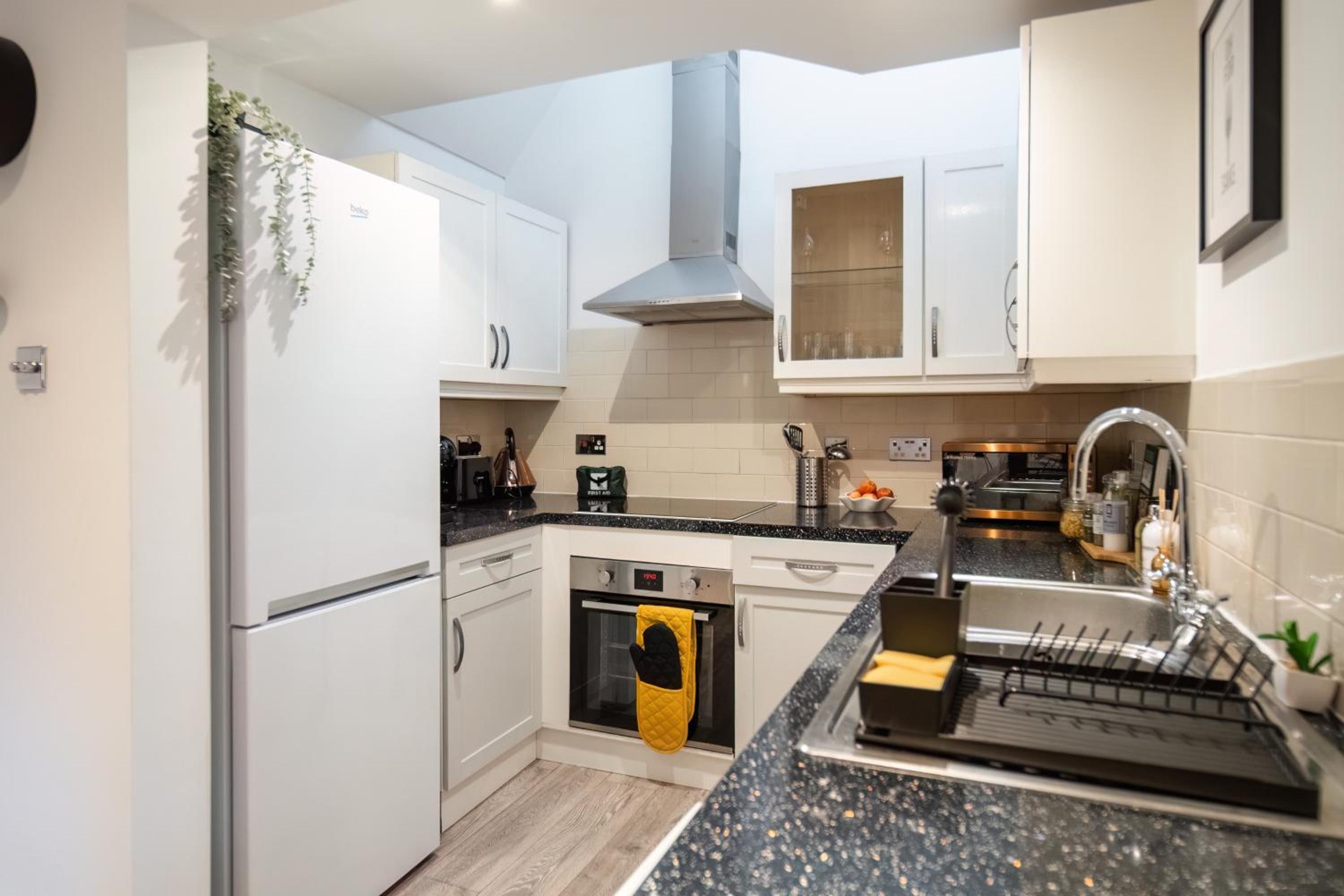 Funky Trendy 3 Bed 3 Bath with Patio in Dalston