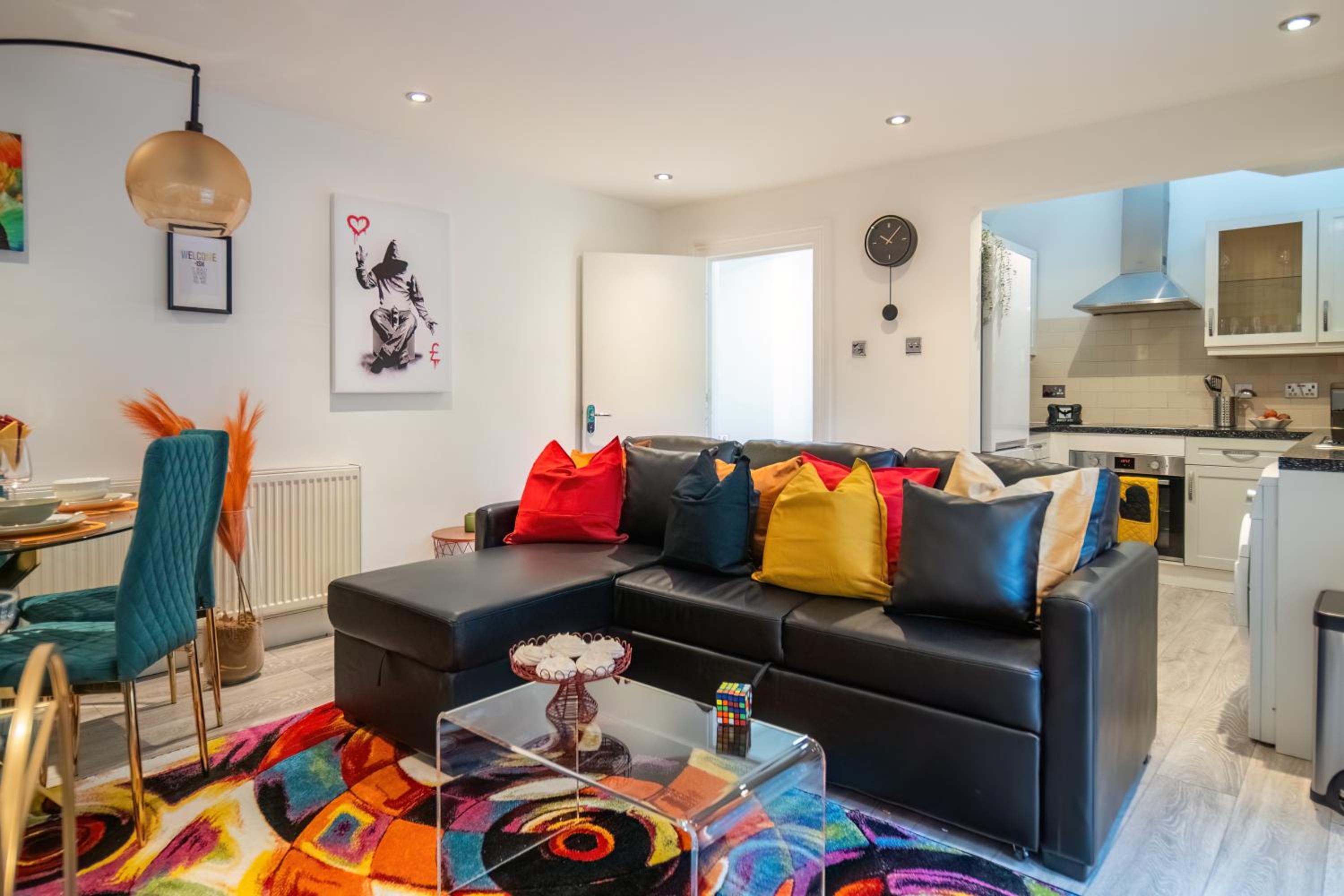 Funky Trendy 3 Bed 3 Bath with Patio in Dalston