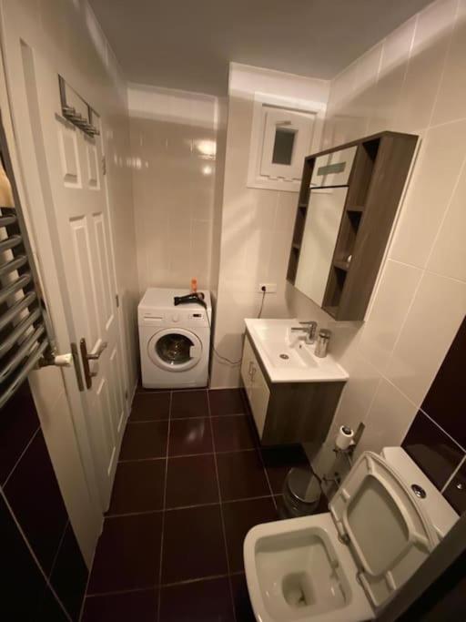 Large apartment with a balcony in central Kadıköy