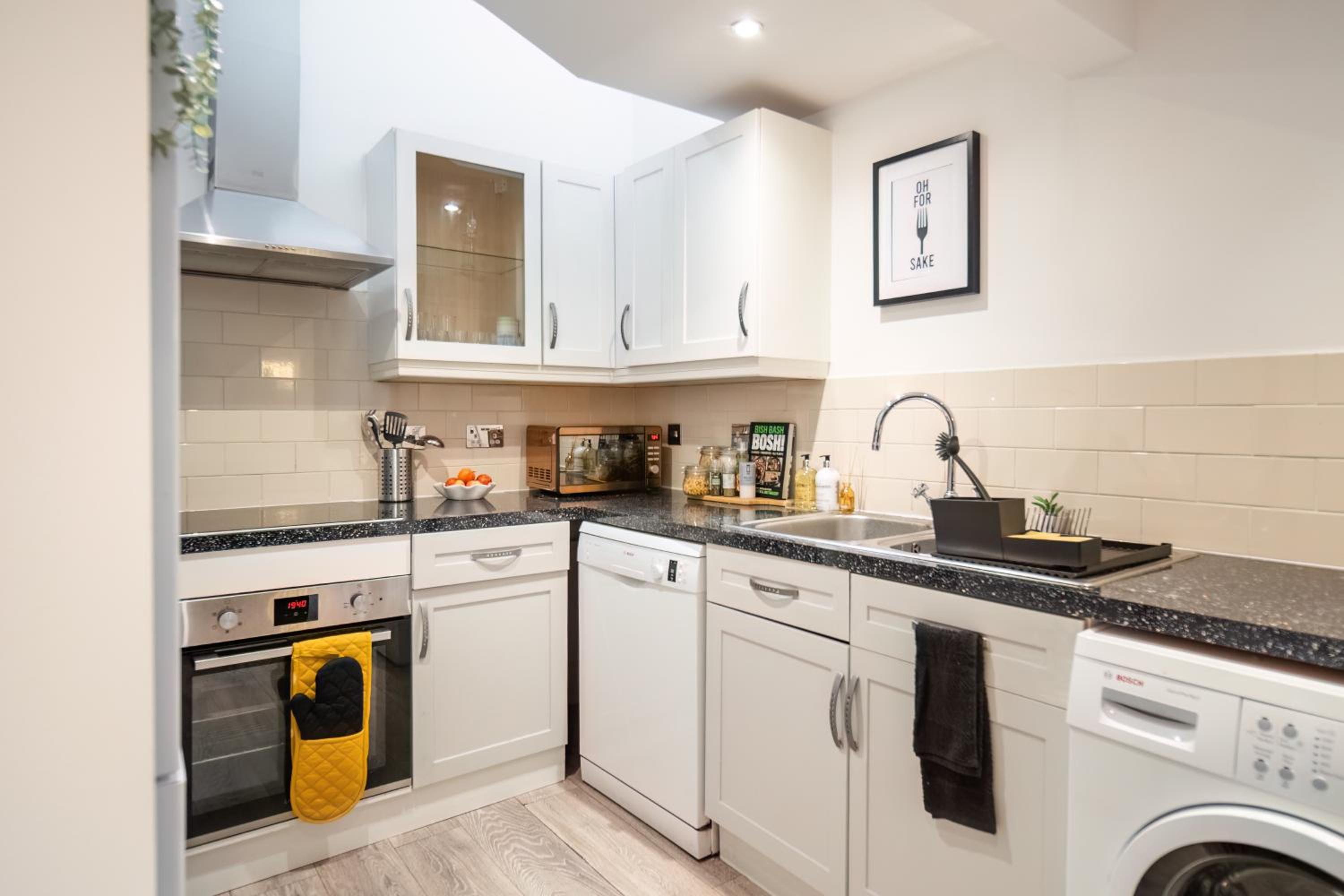Funky Trendy 3 Bed 3 Bath with Patio in Dalston