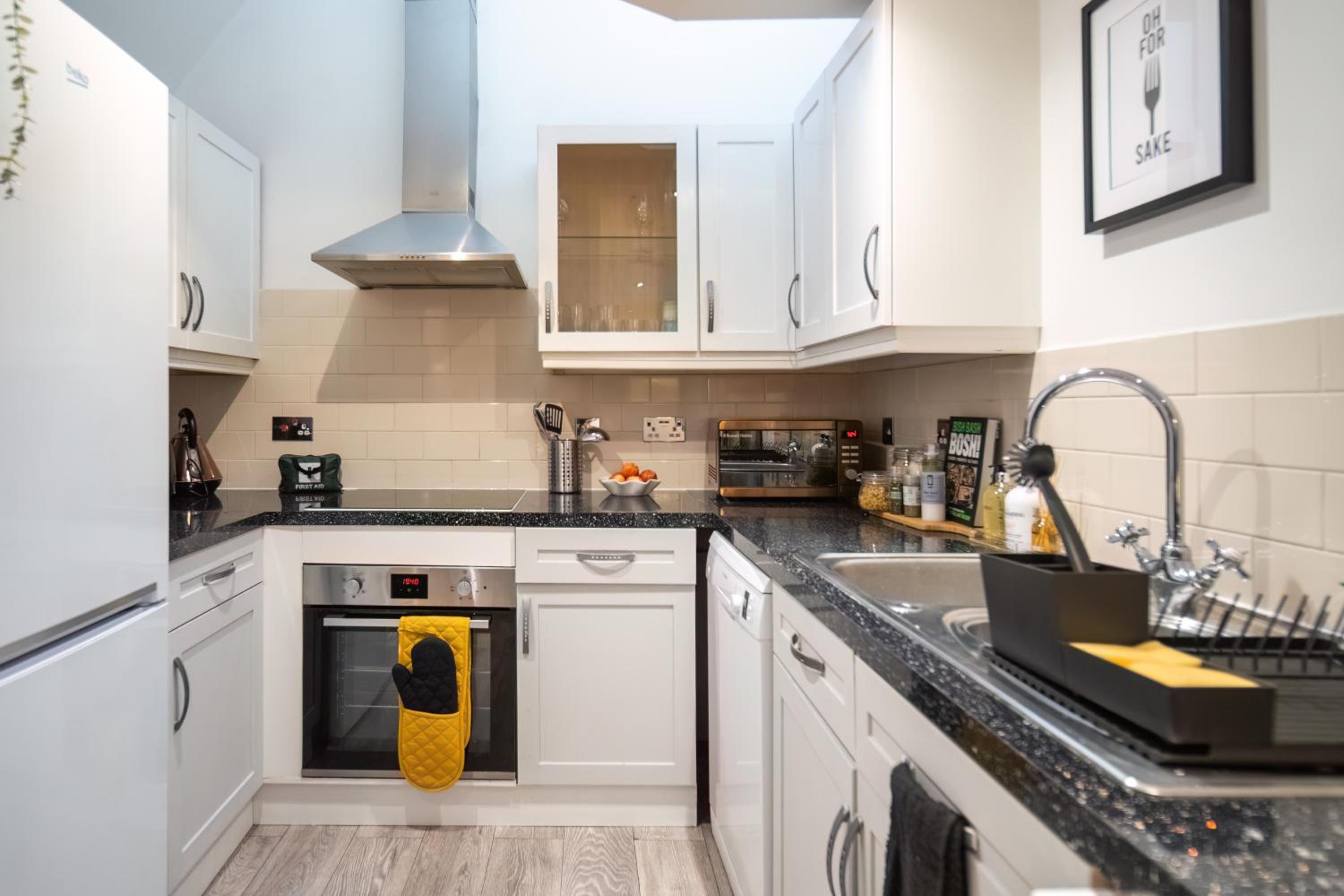 Funky Trendy 3 Bed 3 Bath with Patio in Dalston
