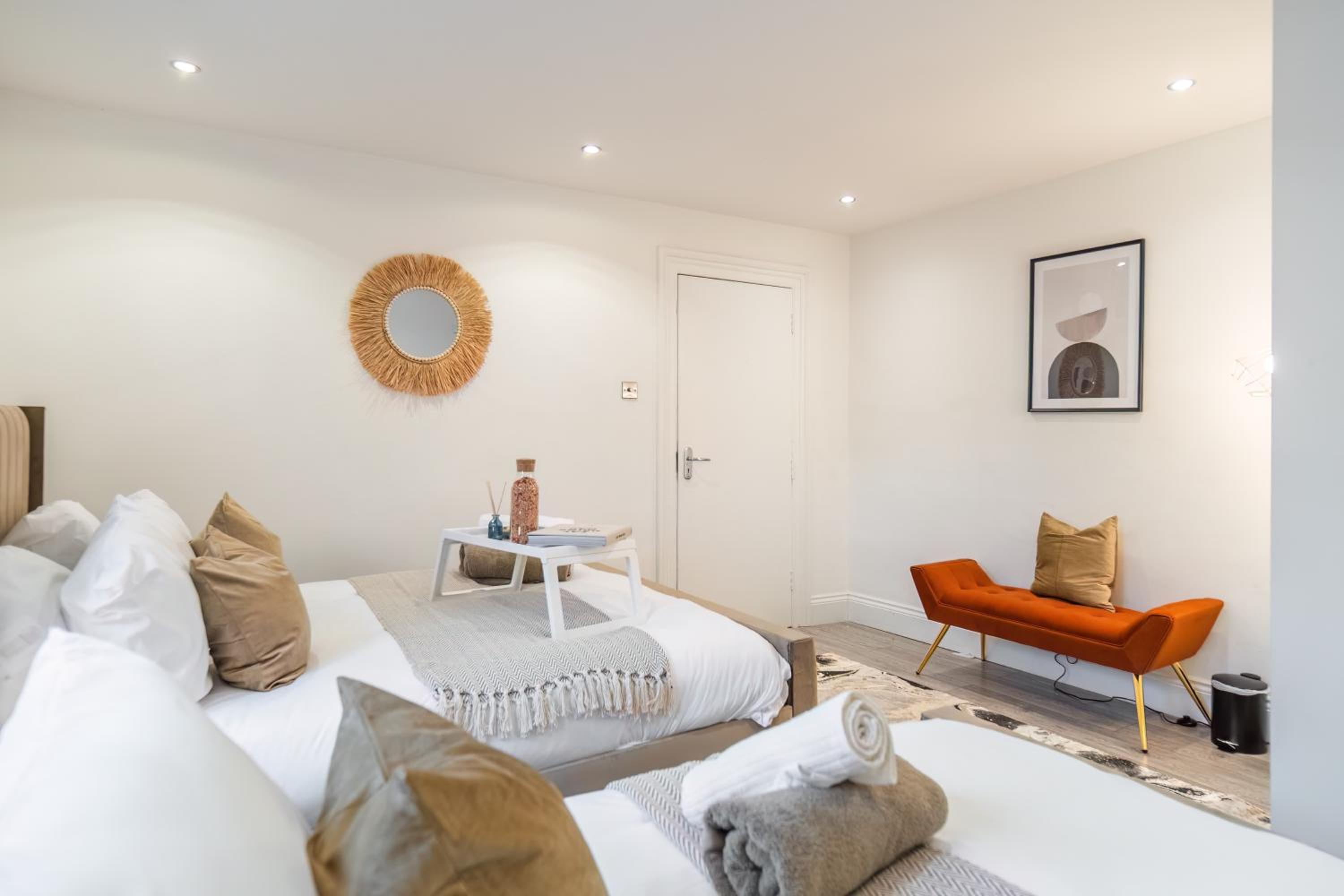 Funky Trendy 3 Bed 3 Bath with Patio in Dalston