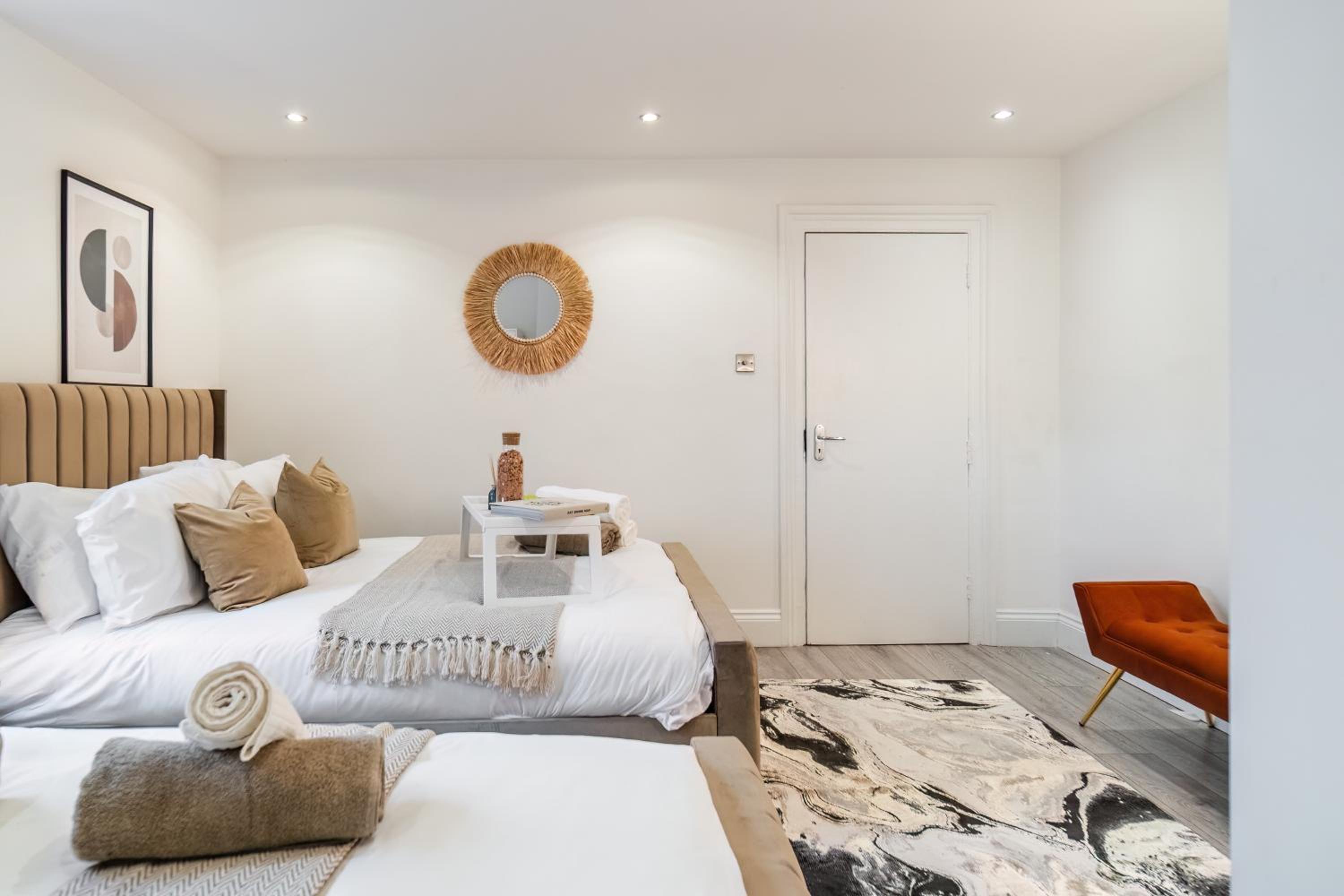 Funky Trendy 3 Bed 3 Bath with Patio in Dalston