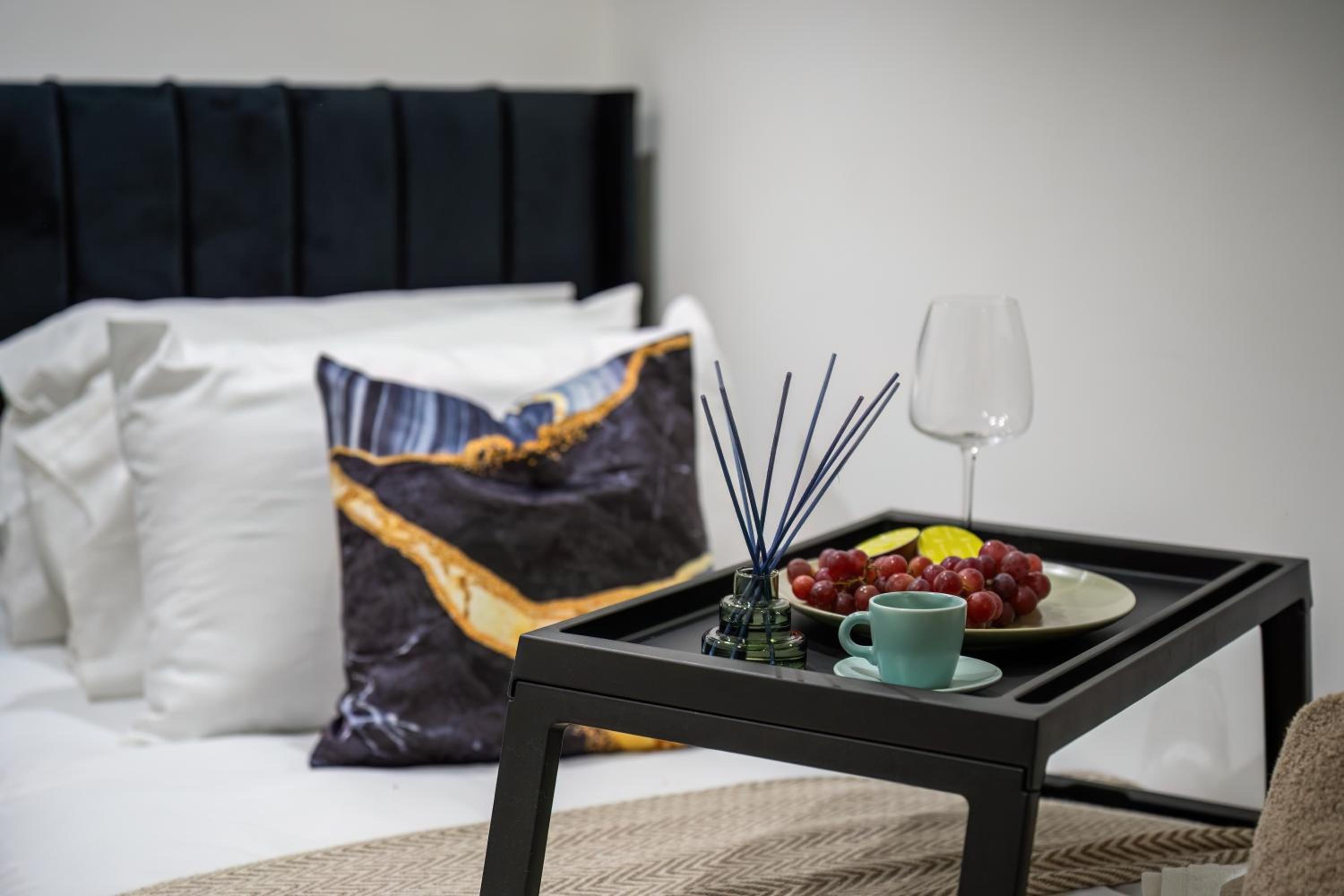 Funky Trendy 3 Bed 3 Bath with Patio in Dalston
