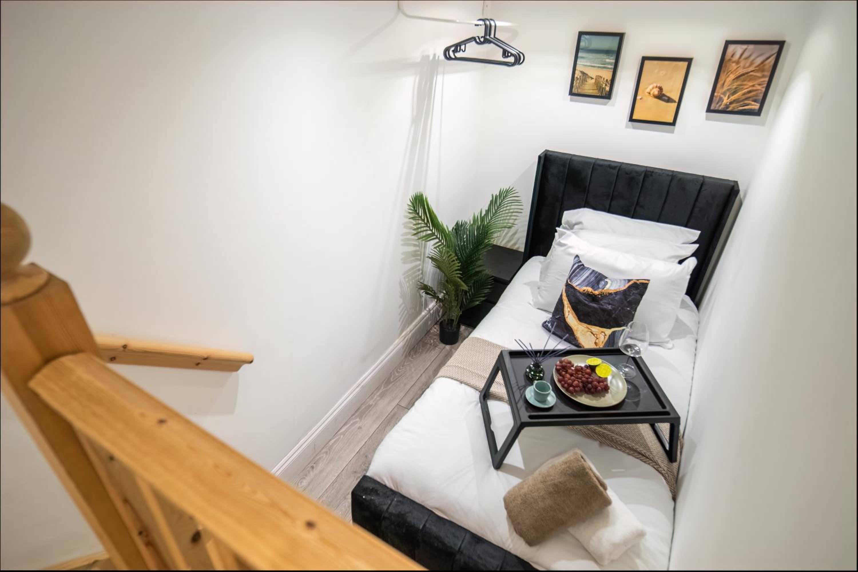 Funky Trendy 3 Bed 3 Bath with Patio in Dalston