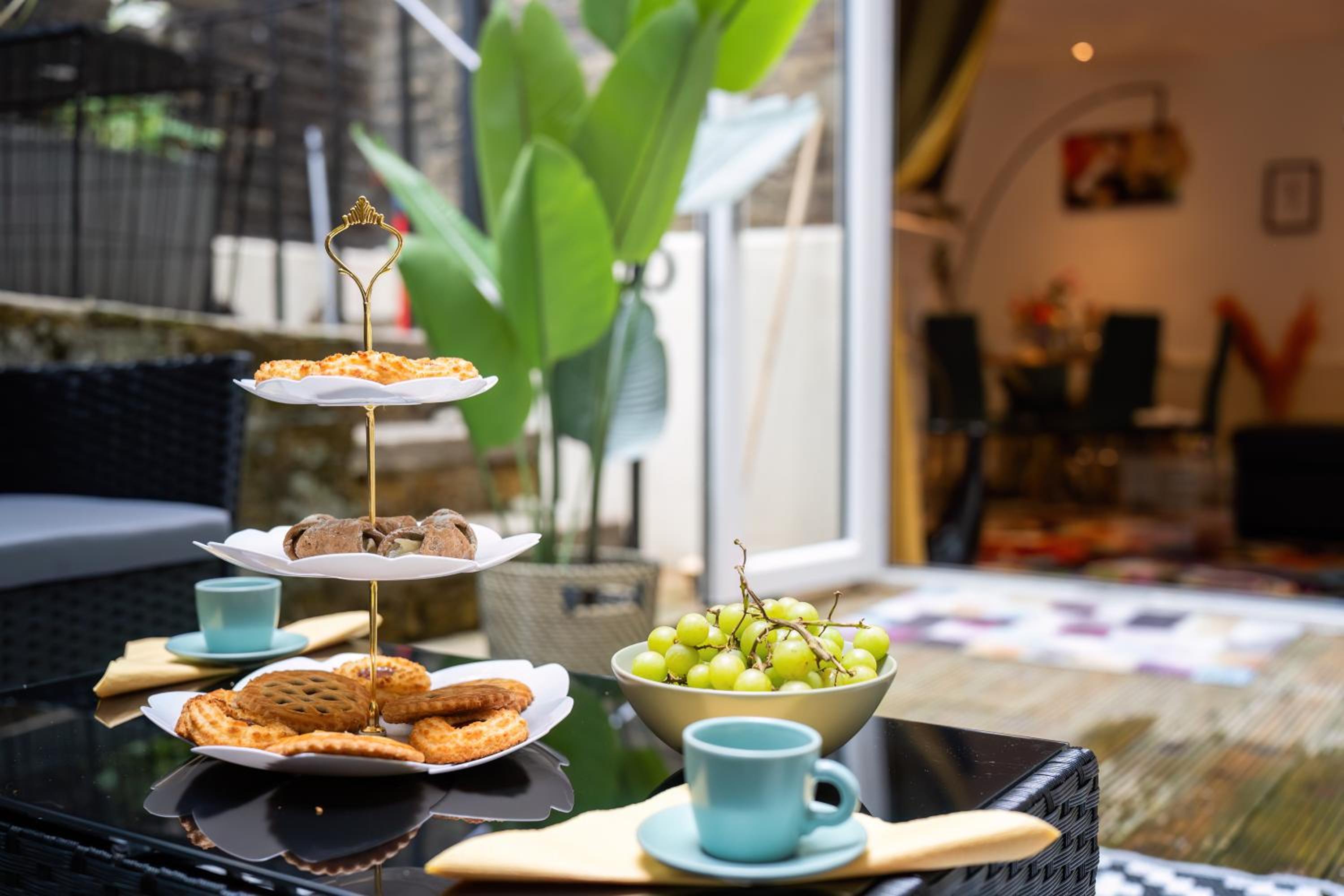 Funky Trendy 3 Bed 3 Bath with Patio in Dalston