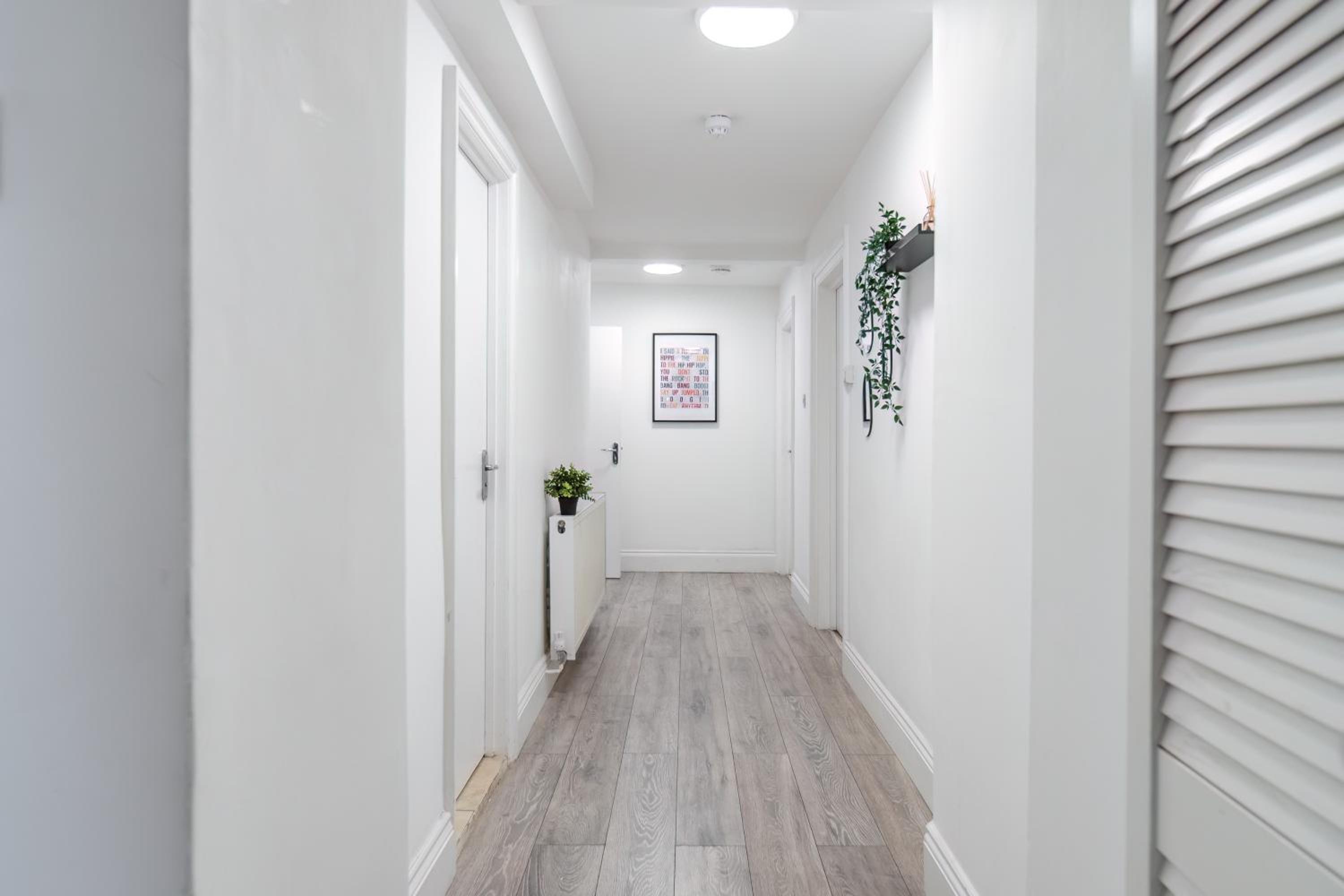 Funky Trendy 3 Bed 3 Bath with Patio in Dalston