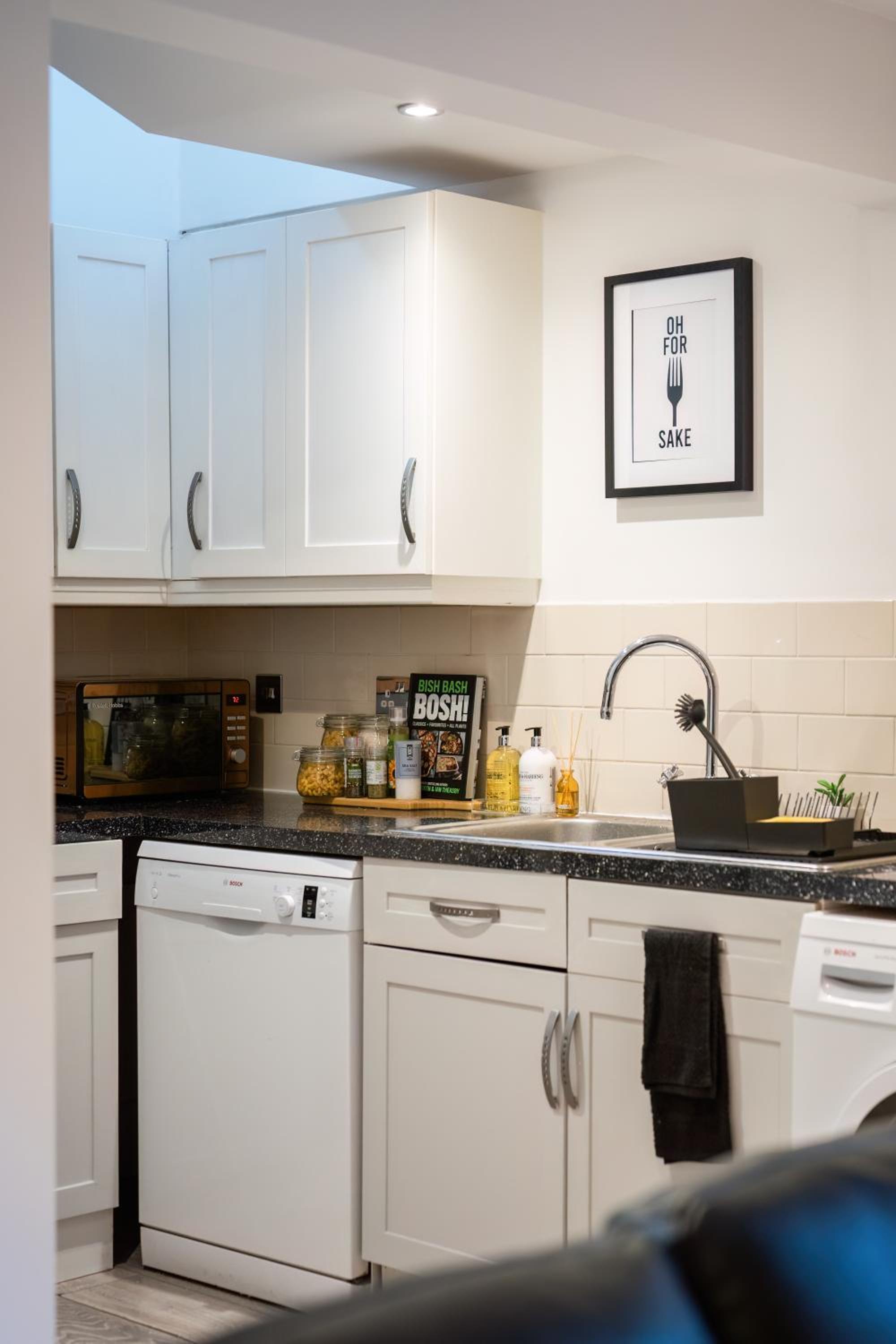 Funky Trendy 3 Bed 3 Bath with Patio in Dalston
