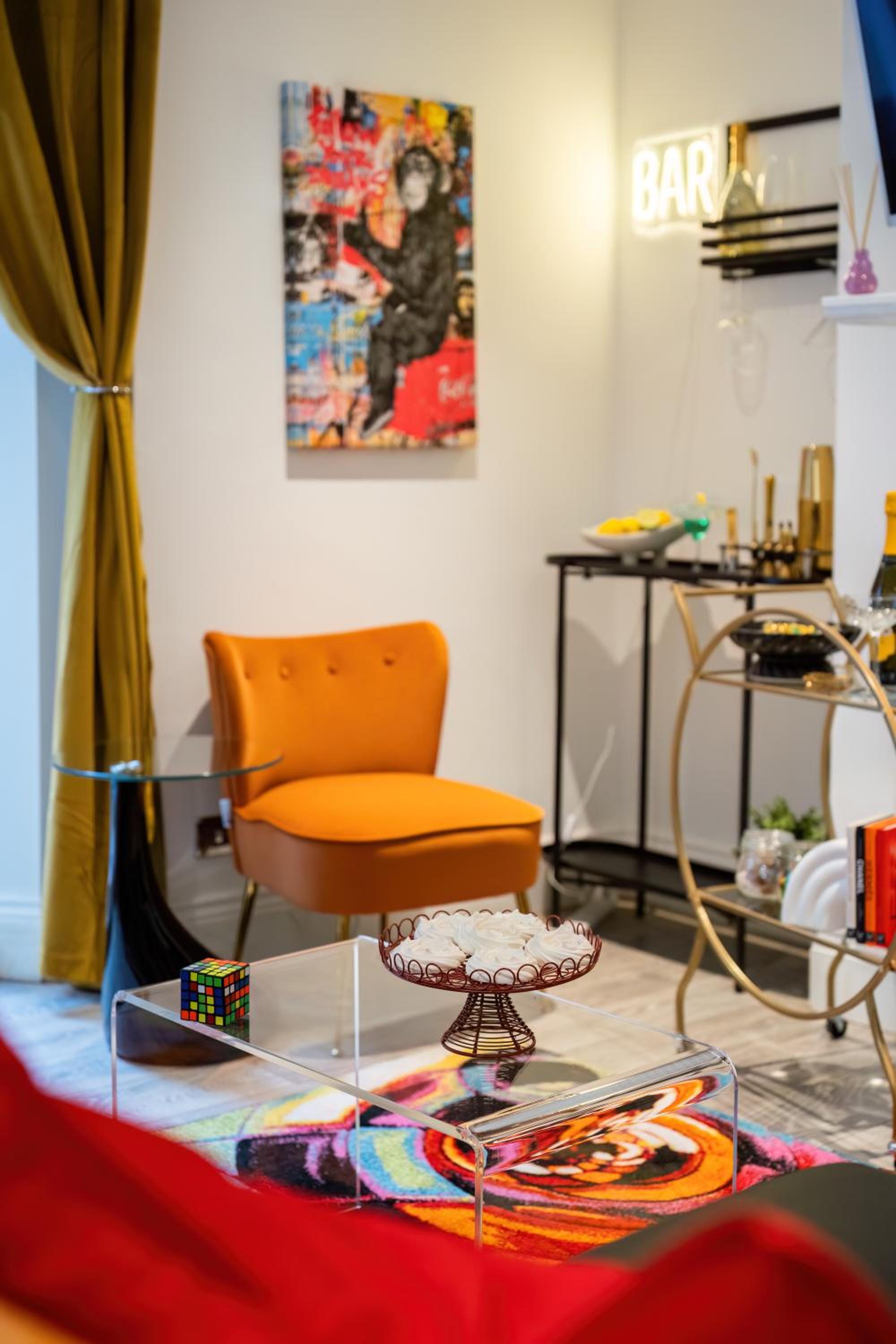 Funky Trendy 3 Bed 3 Bath with Patio in Dalston