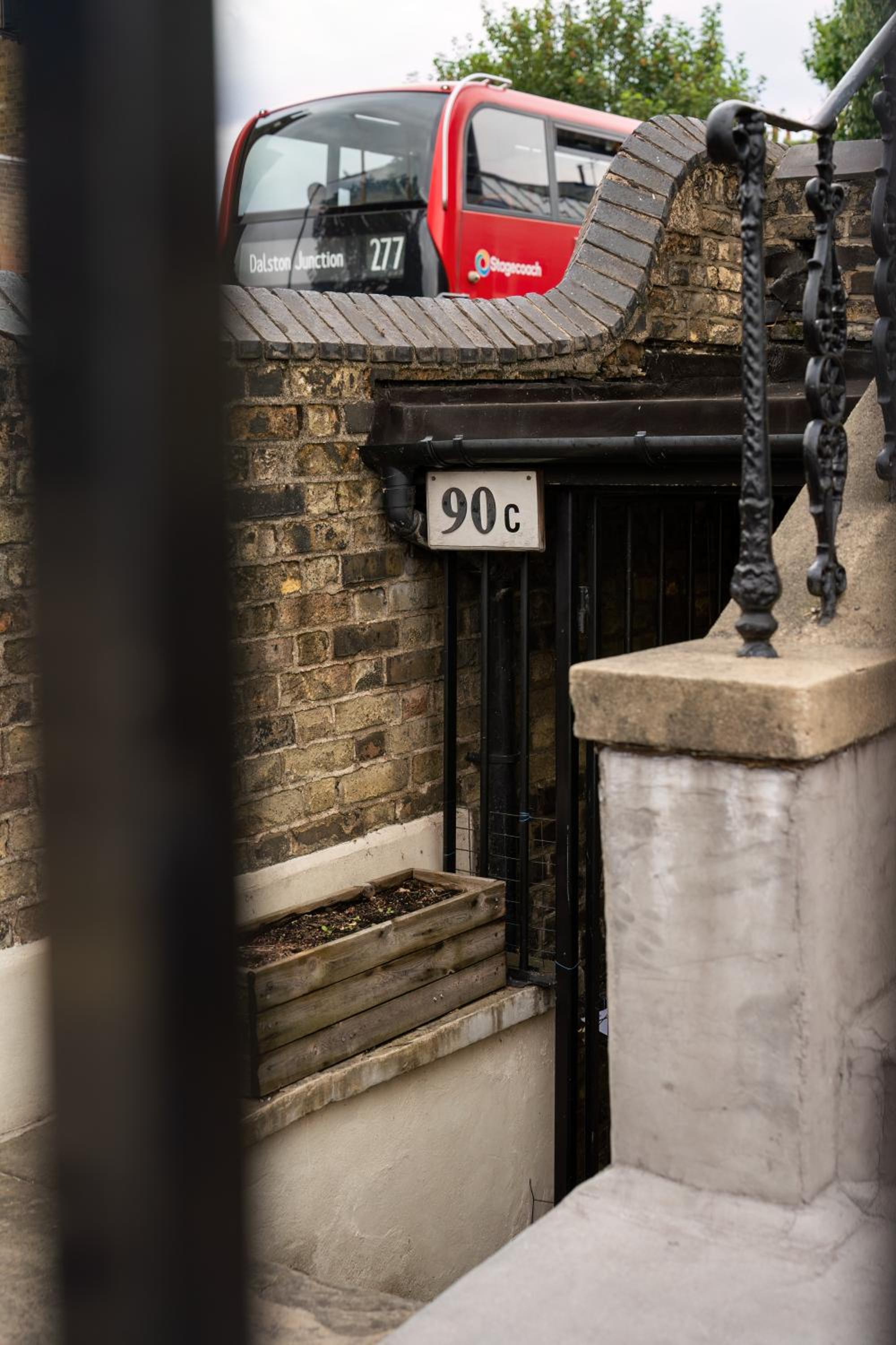 Funky Trendy 3 Bed 3 Bath with Patio in Dalston